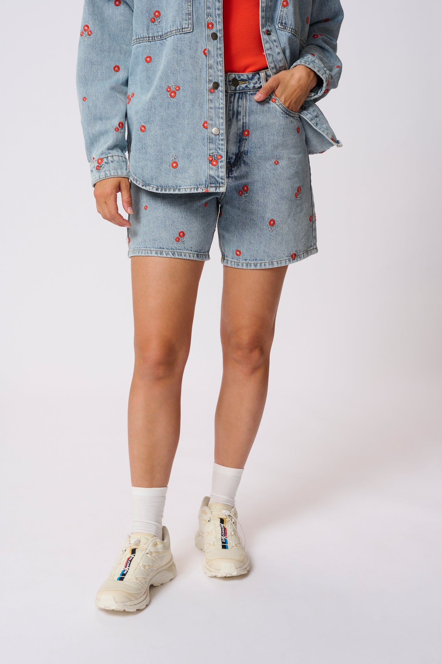 KAFFE BABETH SHORTS IN BLUE DENIM TEAL W/ RED EMBROIDERED FLOWERS