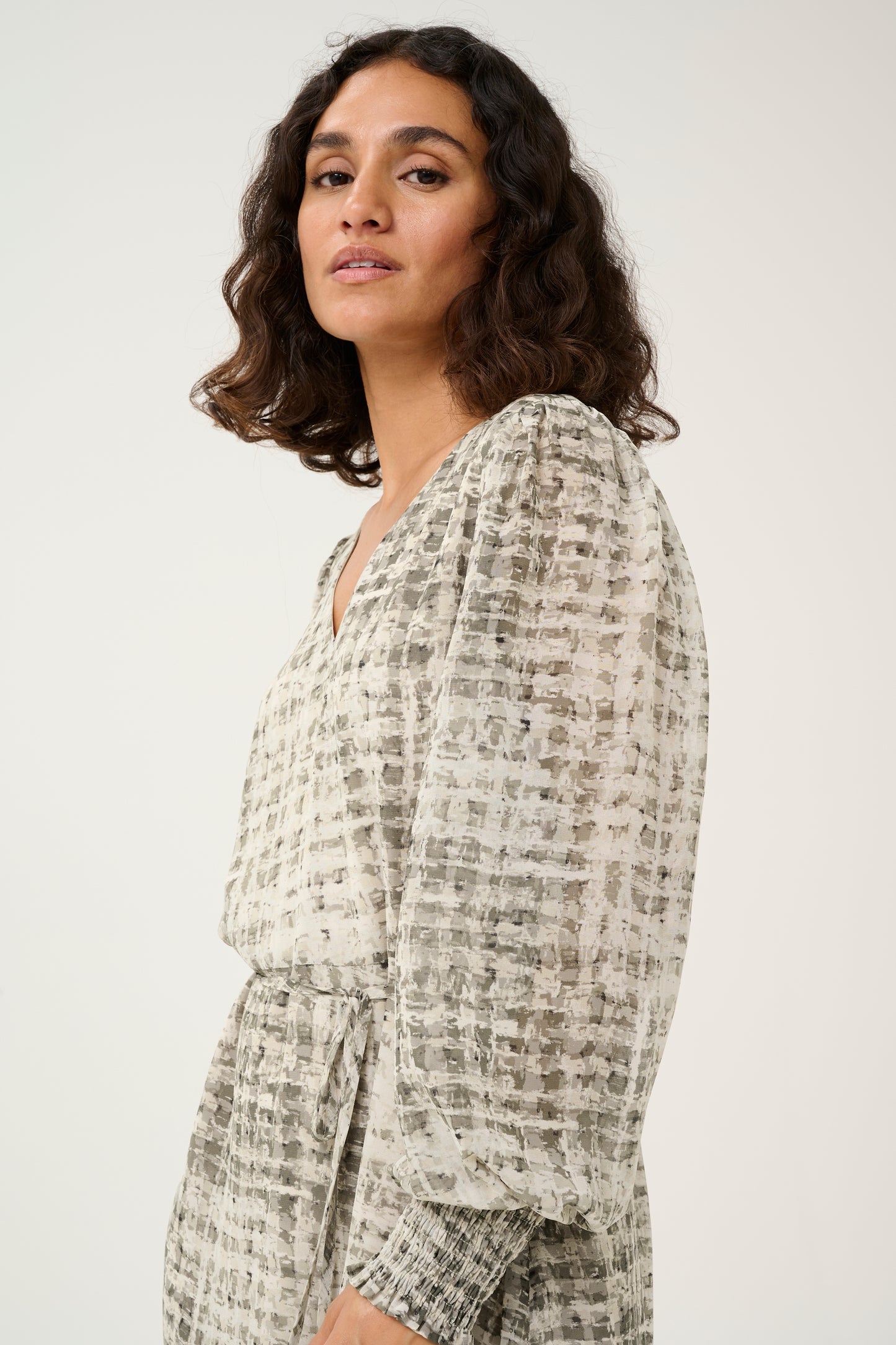 KAFFE TRINIKE DRESS IN GREY TEXTURE CHECK