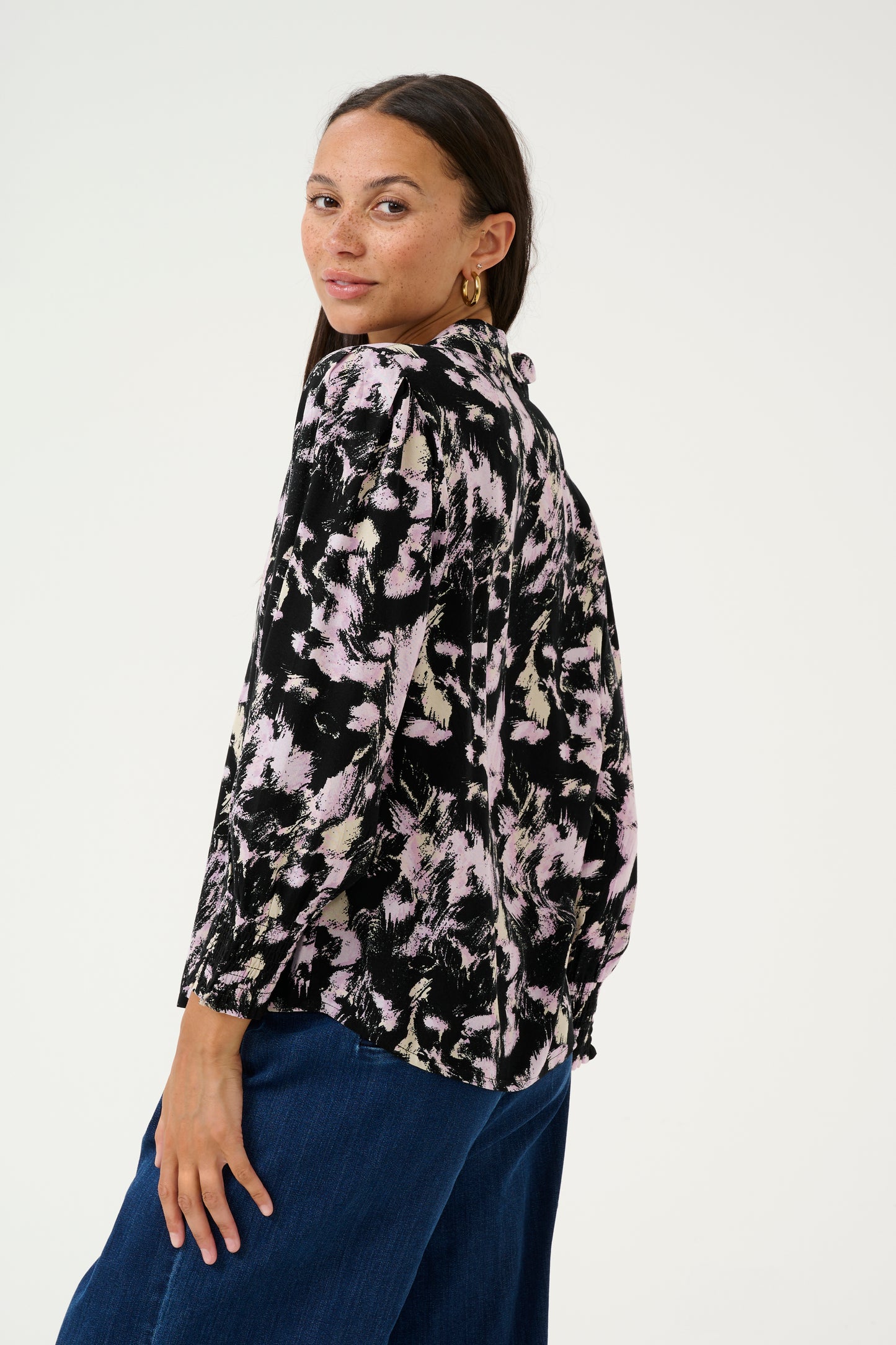 KAFFE LURA SHIRT IN BLACK AND PINK GRAPHIC STROKES