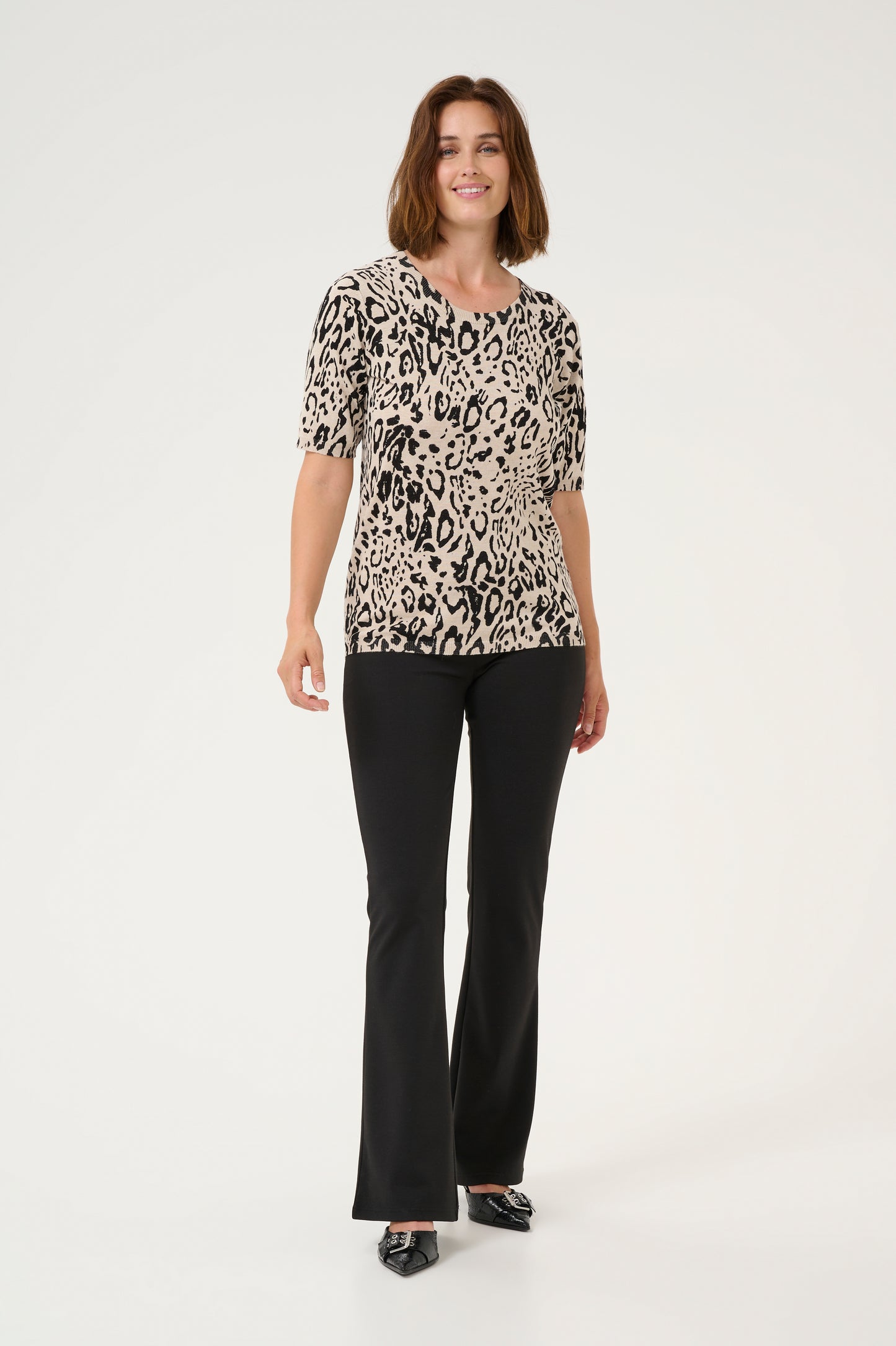 KAFFE LIZ SHORT SLEEVE PULLOVER IN FEATHER GREY AND BLACK LEOPARD