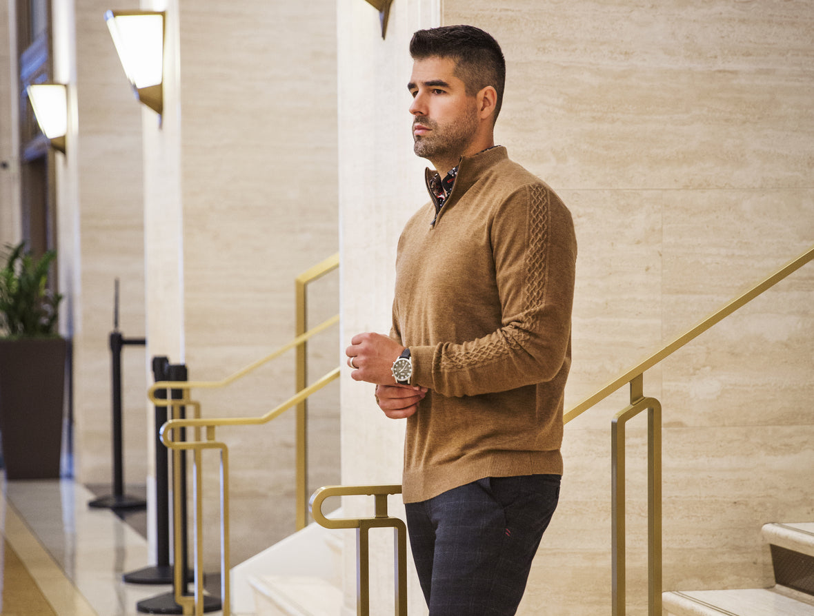 AU NOIR MEN'S MERINO WOOL SWEATER IN CAMEL