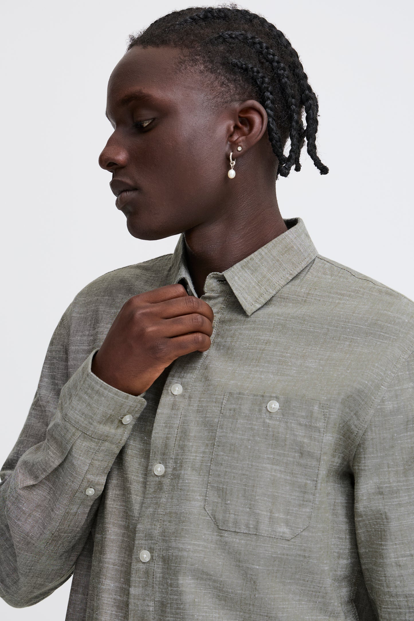 BLEND MEN'S ALDO LONG SLEEVE BUTTON SHIRT IN OLIVE NIGHT