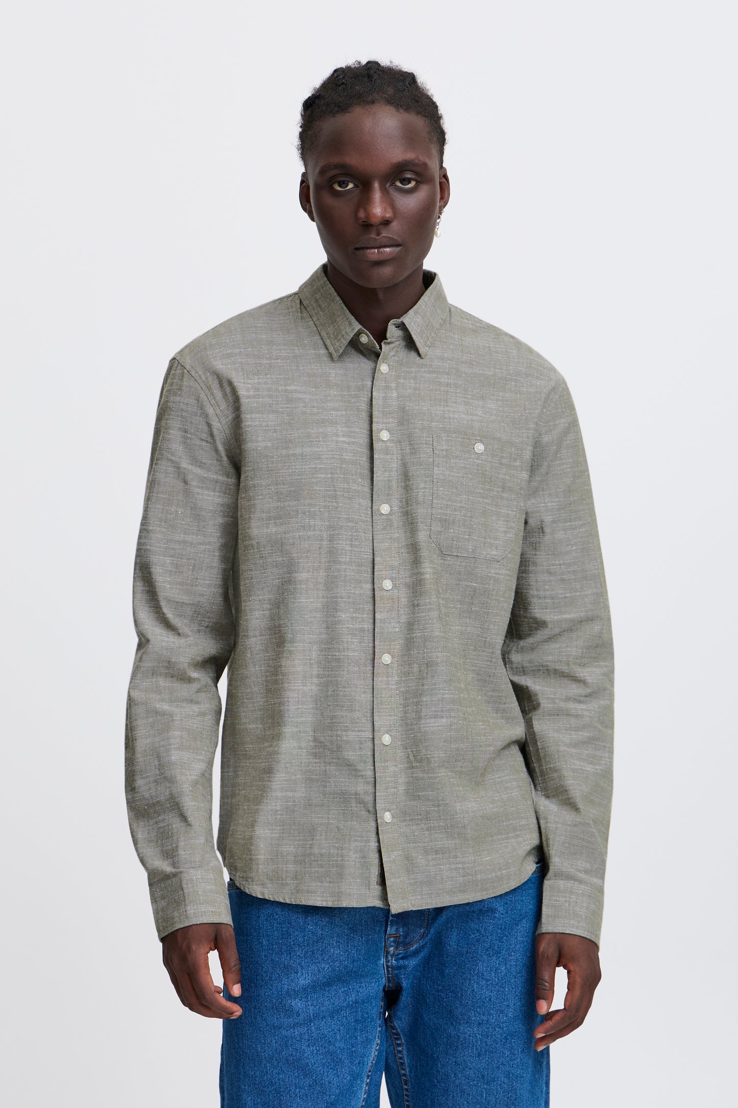 BLEND MEN'S ALDO LONG SLEEVE BUTTON SHIRT IN OLIVE NIGHT