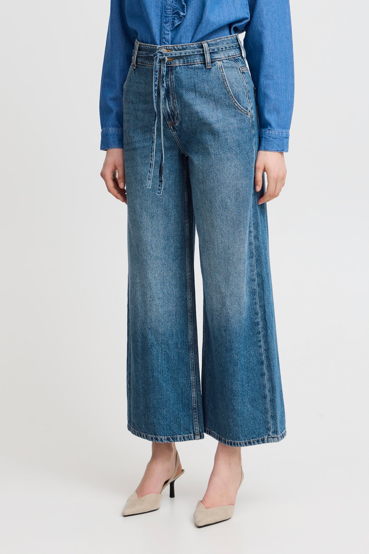 B.YOUNG KIMU BELT JEANS IN MID BLUE DENIM
