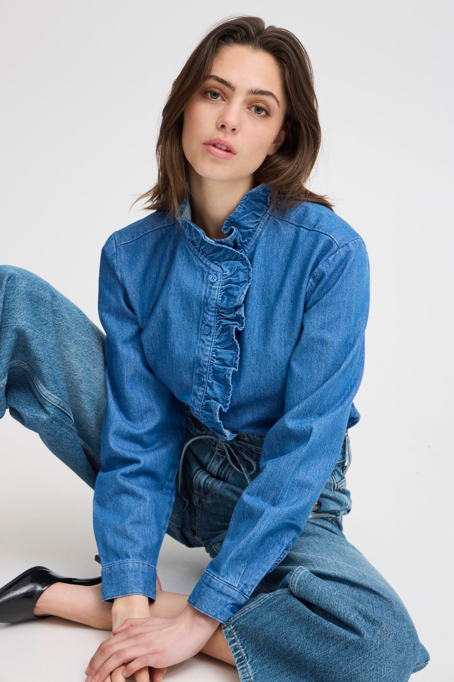 B.YOUNG KIMU BELT JEANS IN MID BLUE DENIM