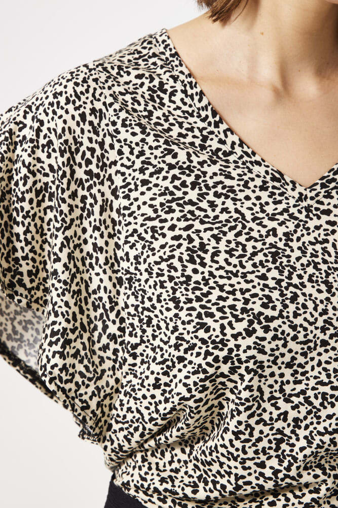 GARCIA ALL OVER PRINT TOP IN BLACK