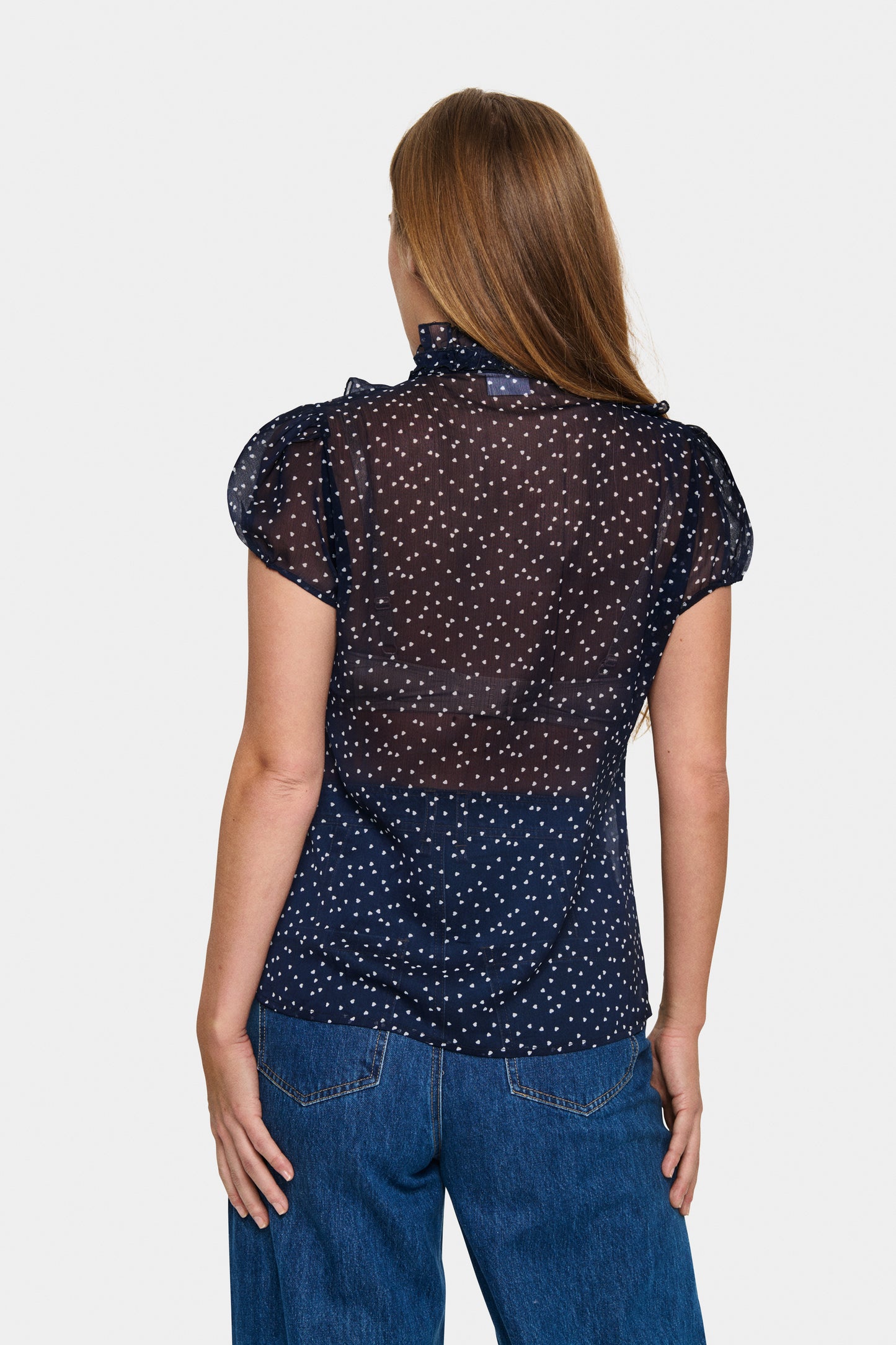 SAINT TROPEZ LILJA CRINKLE SHORT SLEEVE BLOUSE IN BARITONE ICE MINI HEARTS
