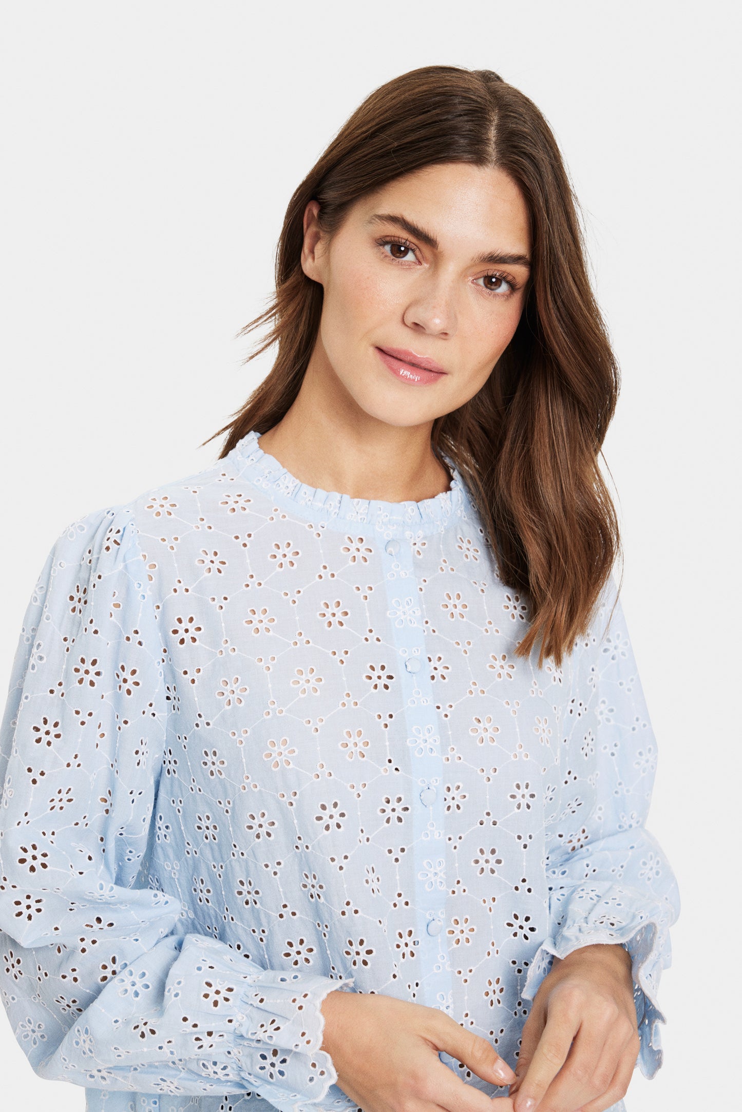 SAINT TROPEZ IVETA BLOUSE IN CHAMBRAY BLUE