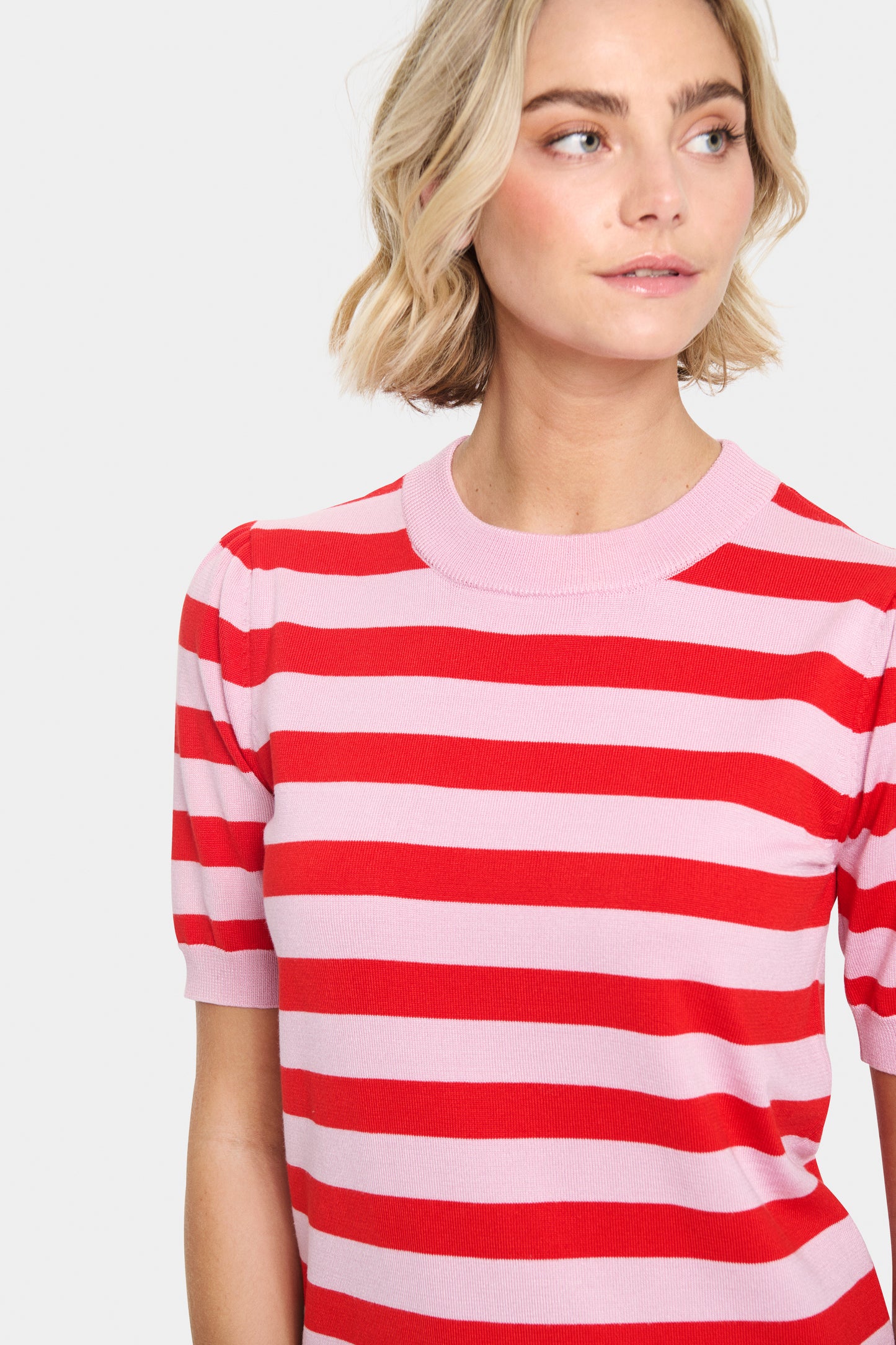 SAINT TROPEZ MILA SHORT SLEEVE BLOCK STRIPPED PULLOVER IN PINK FLAME