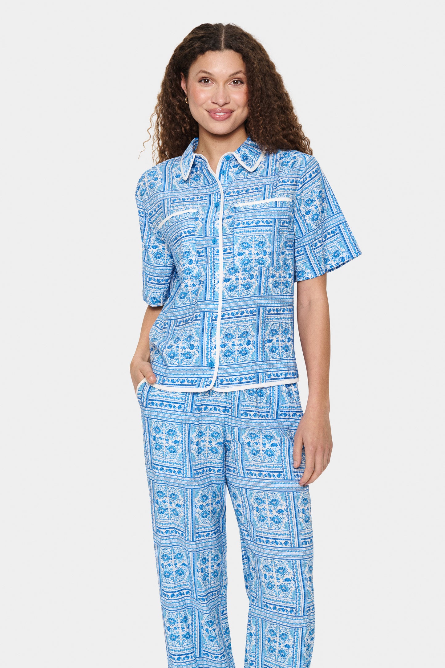 SAINT TROPEZ KAISA COLLARED SHIRT IN CAMPANULA PAISLEY