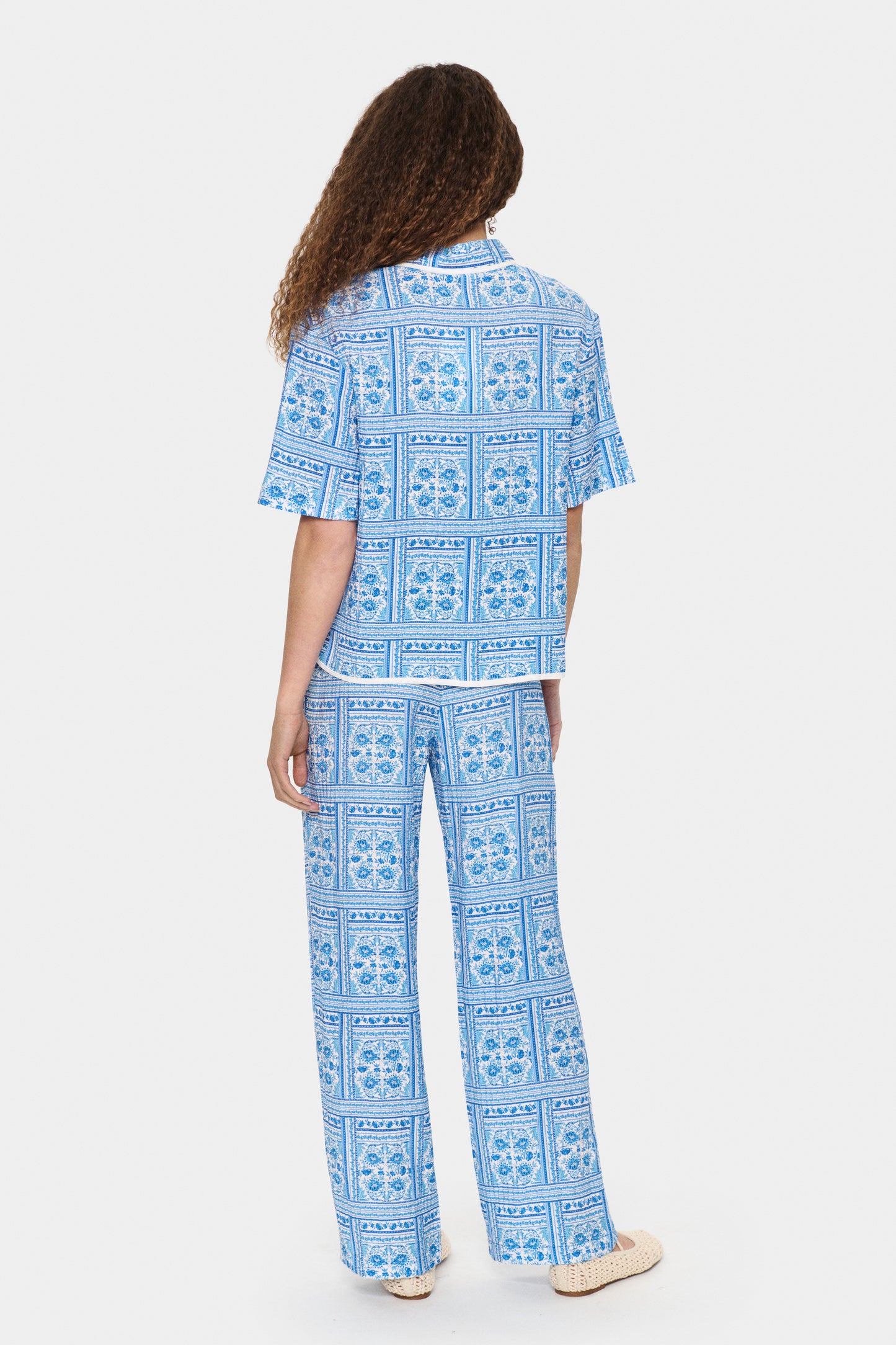 SAINT TROPEZ KAISA COLLARED SHIRT IN CAMPANULA PAISLEY