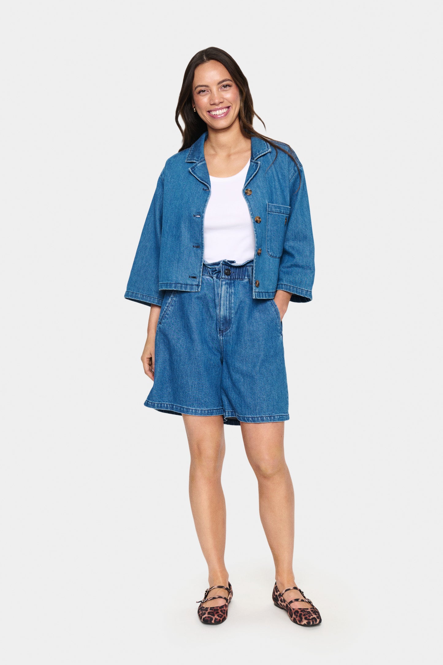 SAINT TROPEZ KAYO SHORTS IN MEDIUM BLUE DENIM