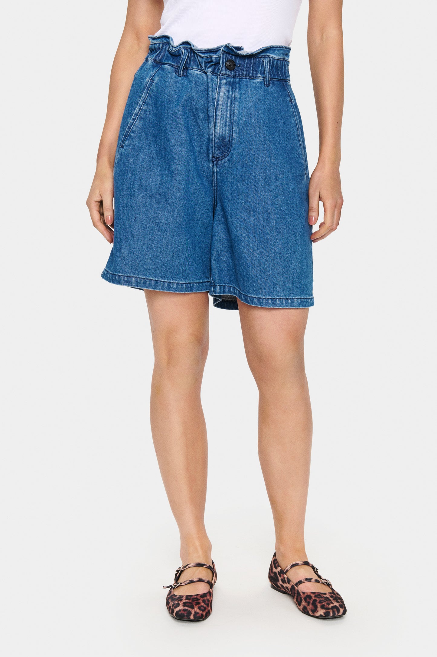 SAINT TROPEZ KAYO SHORTS IN MEDIUM BLUE DENIM