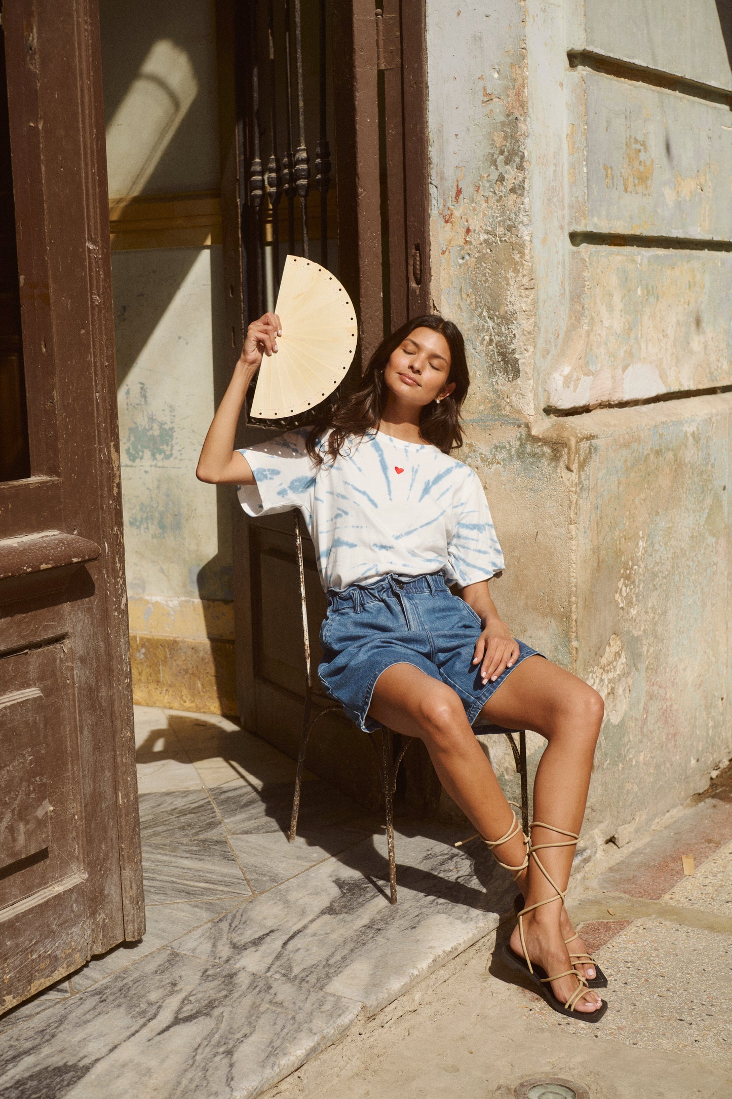 SAINT TROPEZ KAYO SHORTS IN MEDIUM BLUE DENIM