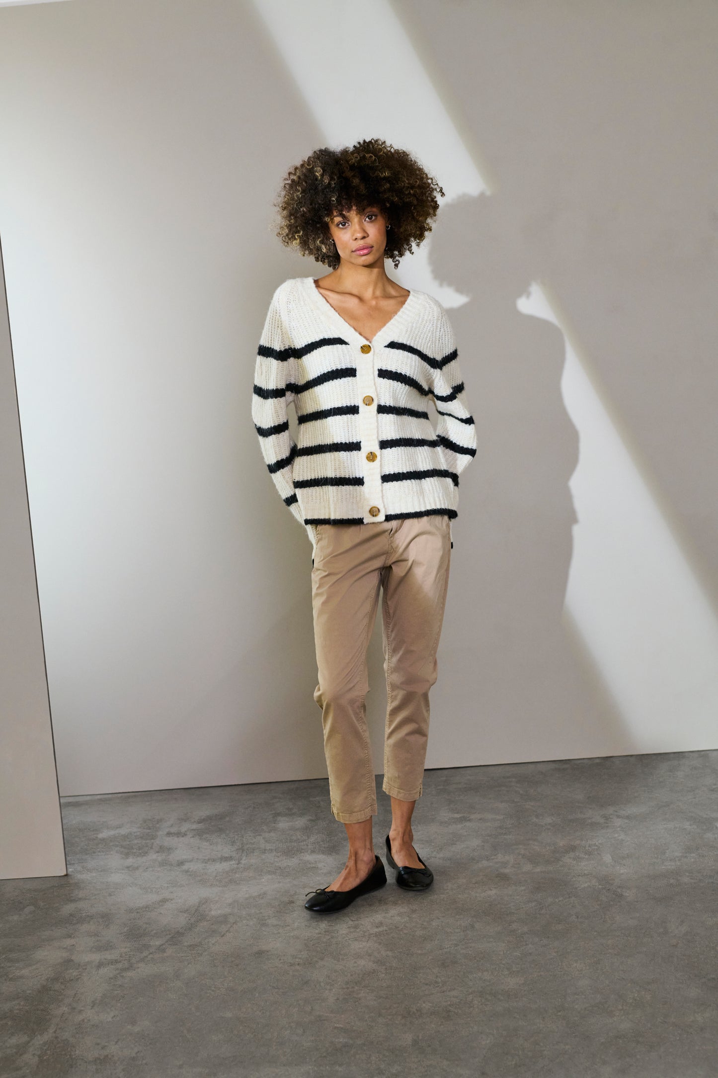 CULTURE BRITE CROPPED PANTS IN DUNE