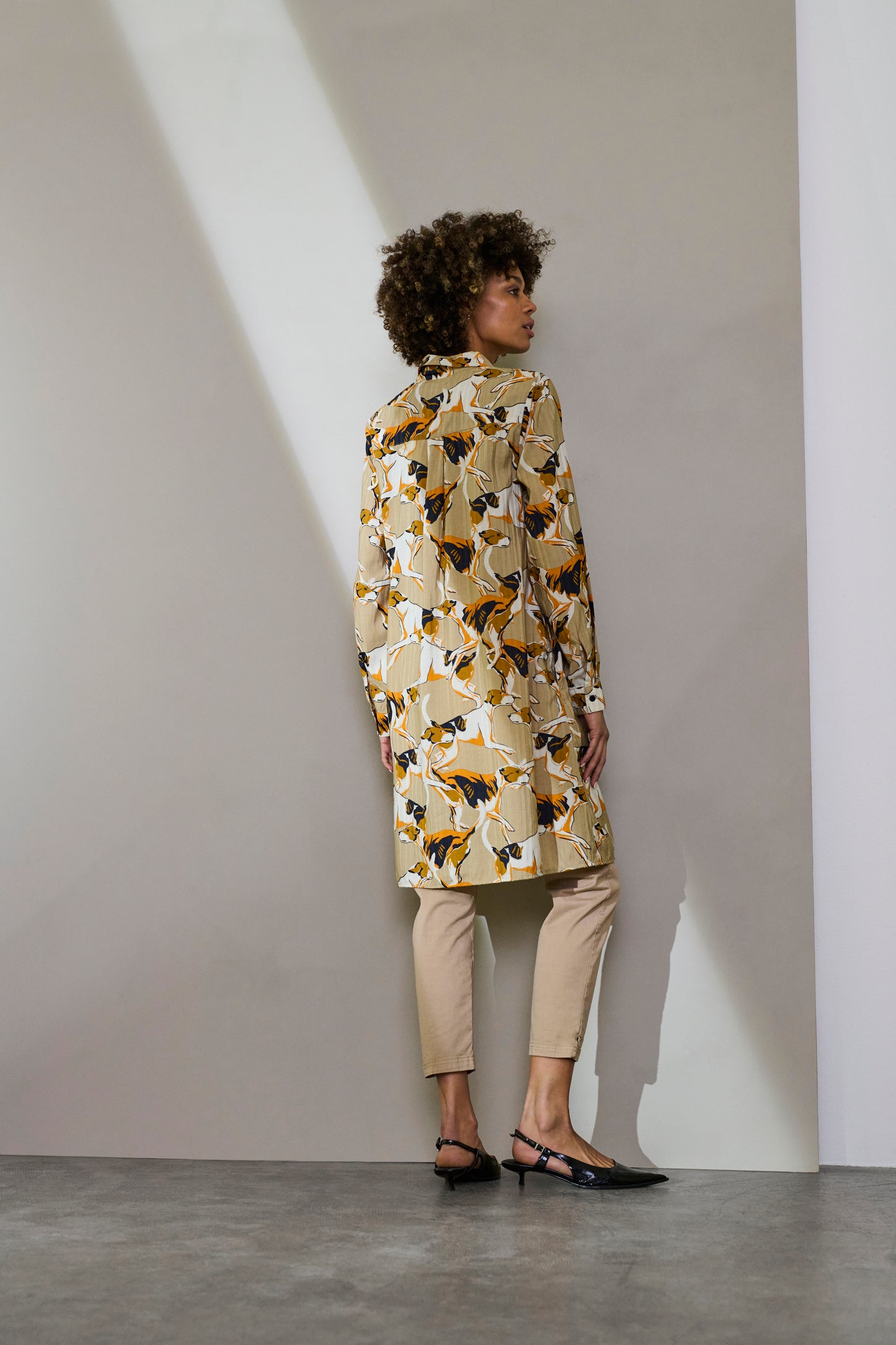 CULTURE BRITE CROPPED PANTS IN DUNE