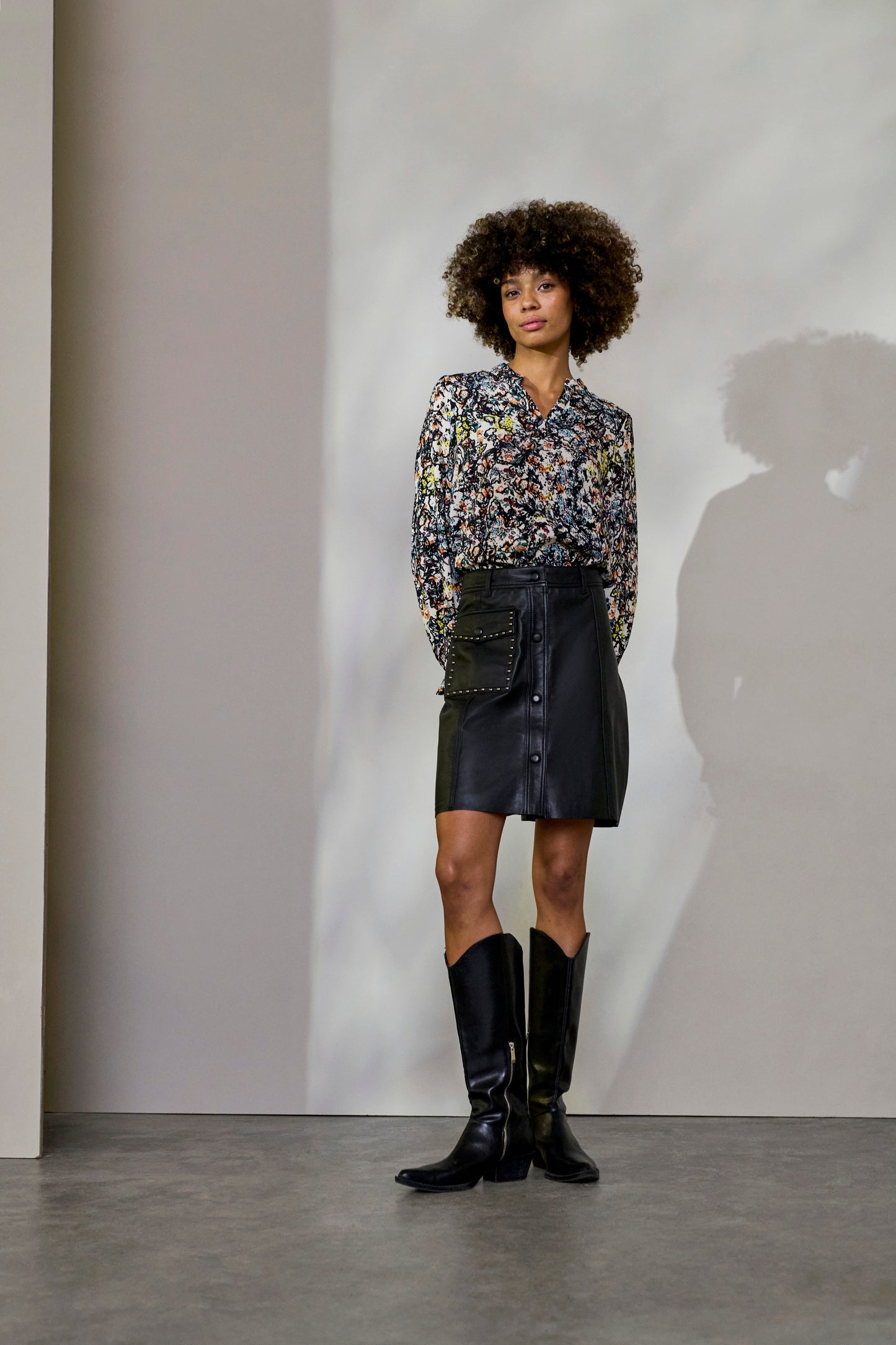 CULTURE SIKA BELLO BLOUSE IN BLACK AND ORANGE FLOWER PRINT