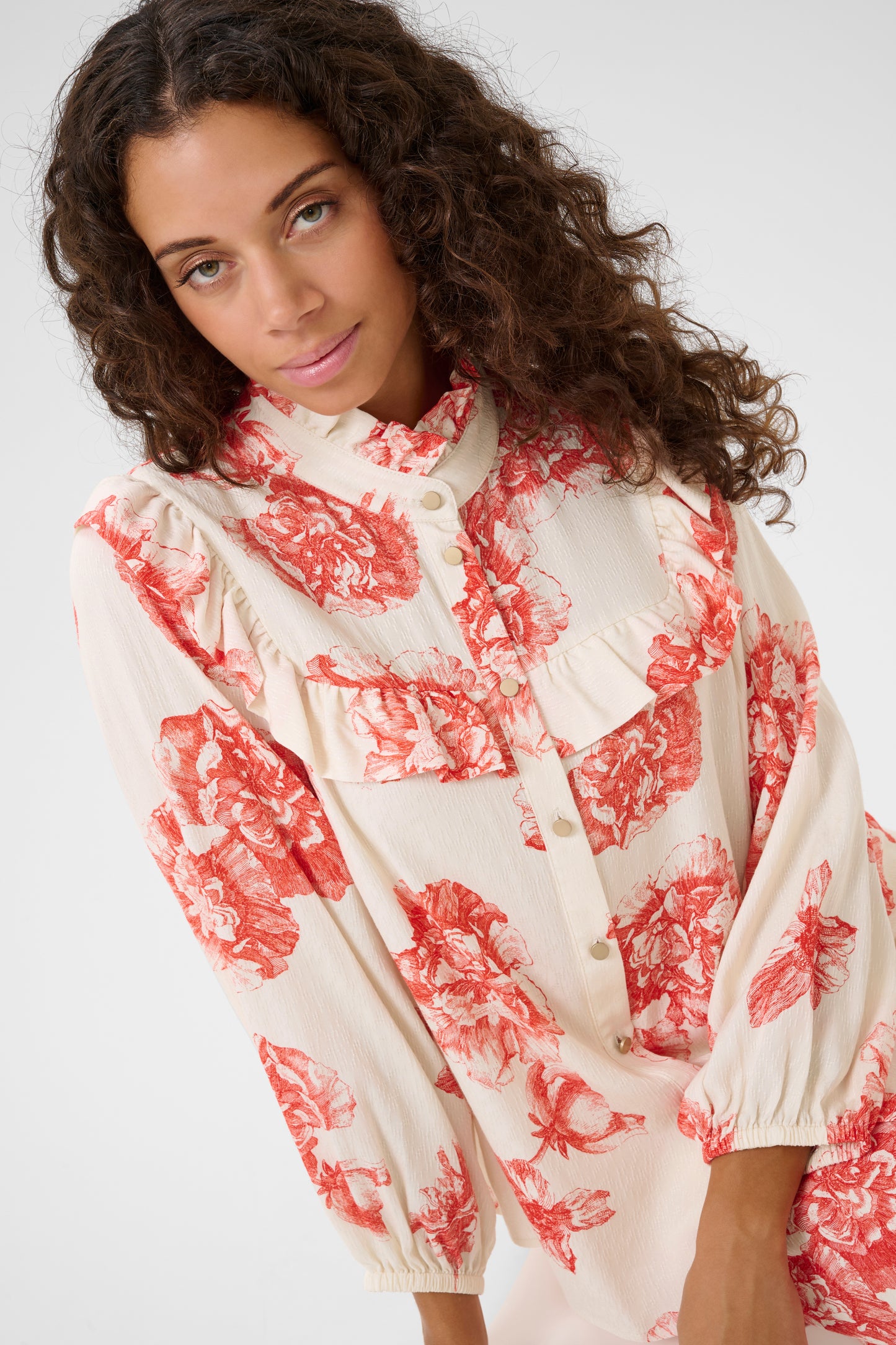 CULTURE ALEXA SHIRT IN OFFWHITE/RED FLOW