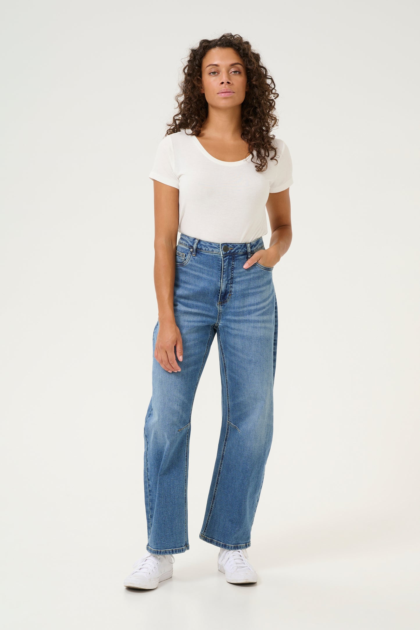 CULTURE HAILEY AMI CROPPED JEANS IN MEDIUM VINTAGE BLUE WASH