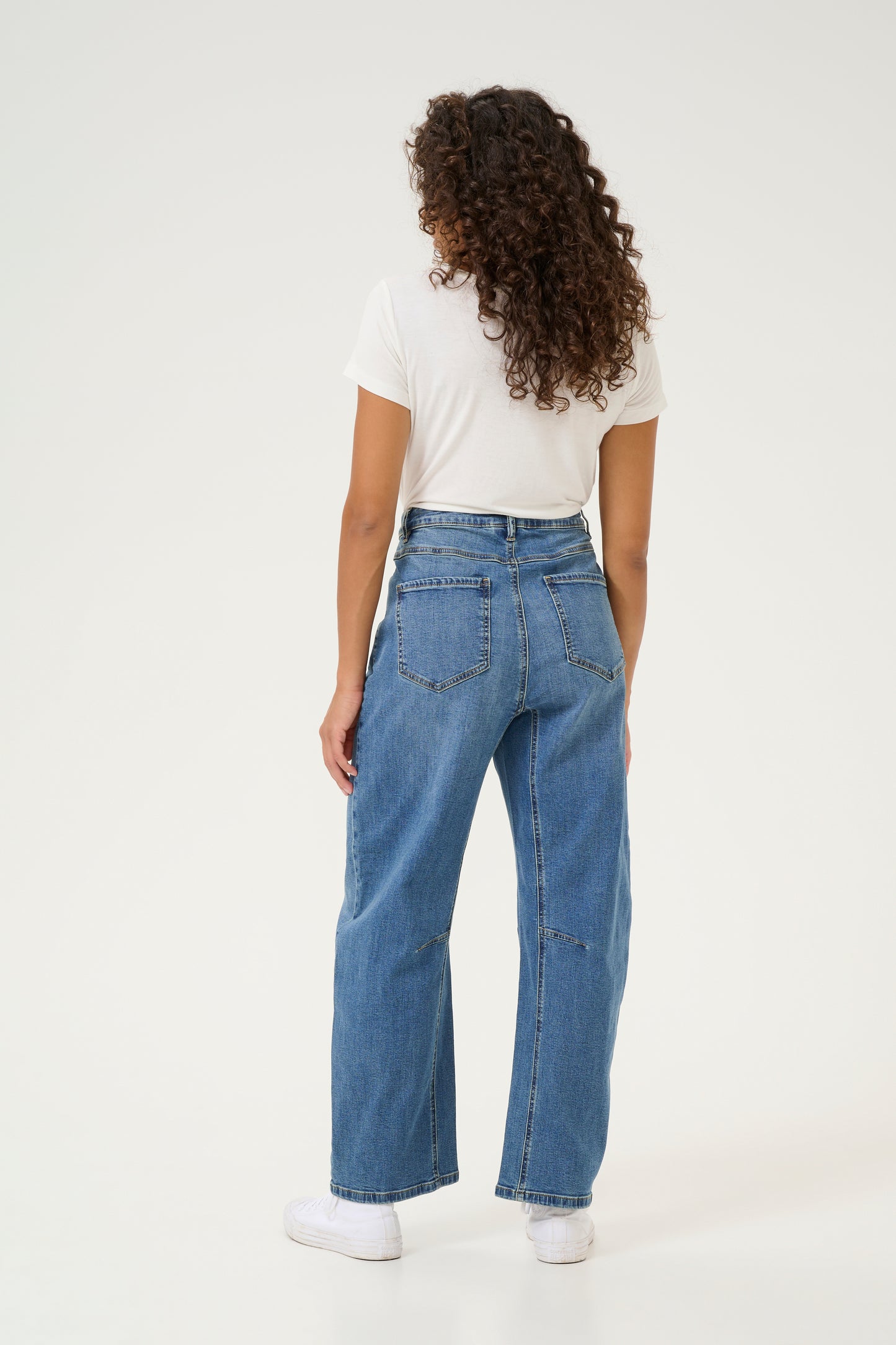 CULTURE HAILEY AMI CROPPED JEANS IN MEDIUM VINTAGE BLUE WASH