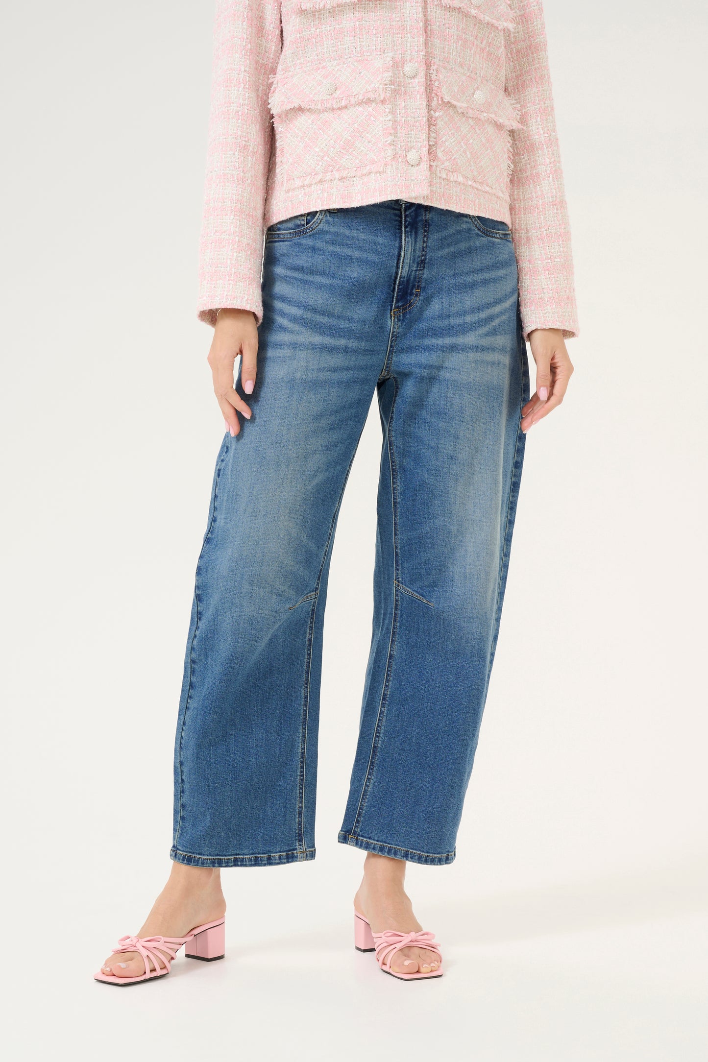 CULTURE HAILEY AMI CROPPED JEANS IN MEDIUM VINTAGE BLUE WASH