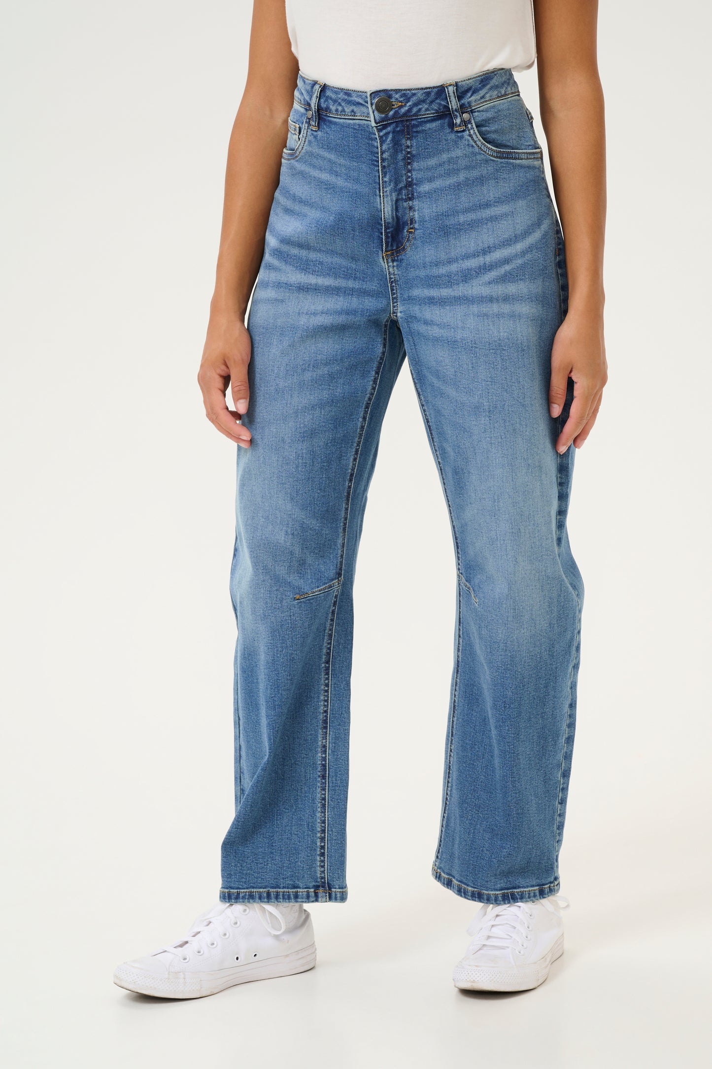 CULTURE HAILEY AMI CROPPED JEANS IN MEDIUM VINTAGE BLUE WASH