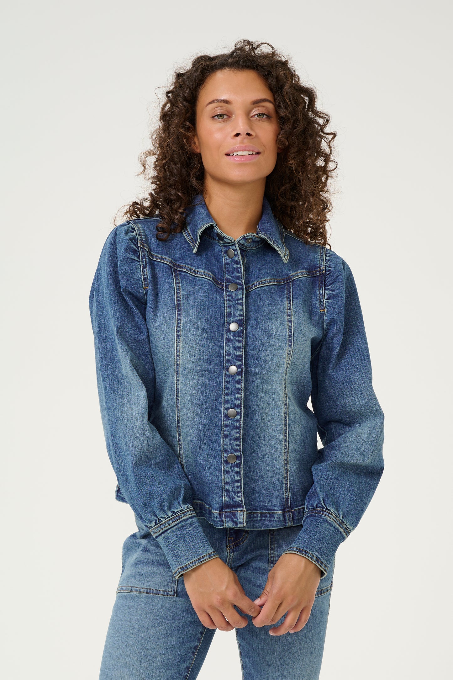 CULTURE HAILEY AMI SHIRT IN MEDIUM VINTAGE BLUE WASH