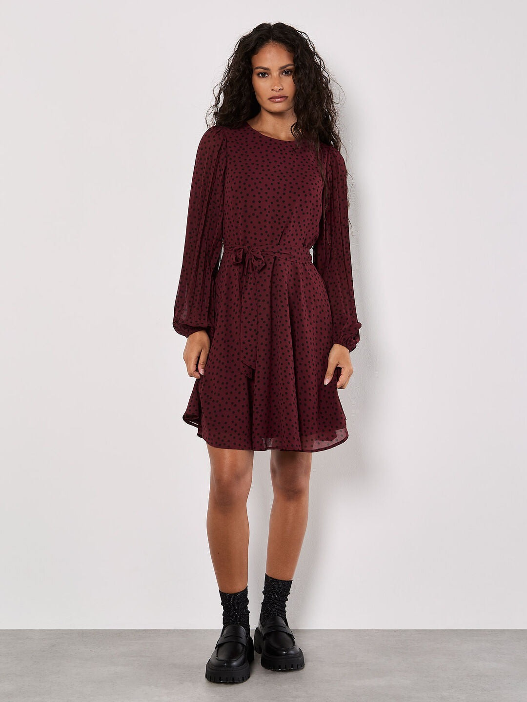 APRICOT PLEATED SLEEVE POLKA DOT MINI DRESS IN BURGUNDY