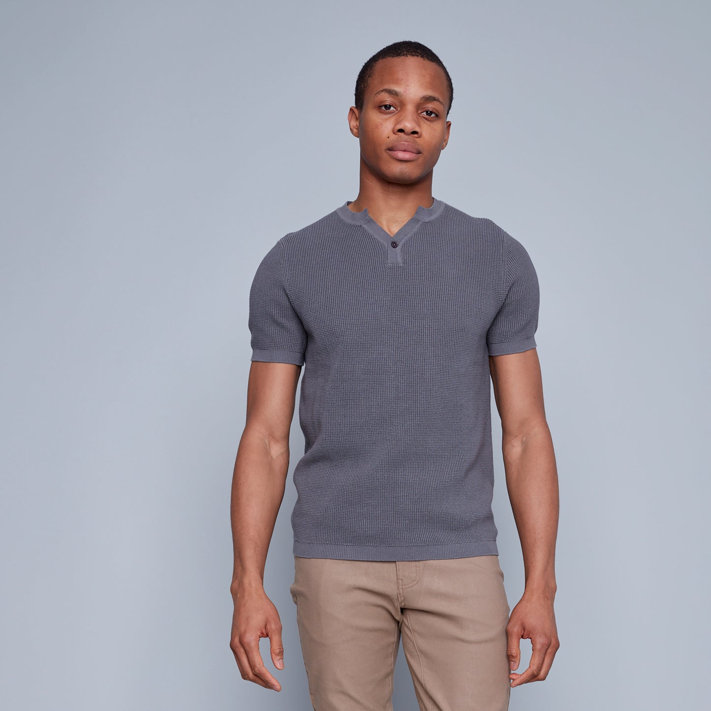 HEDGE MEN'S KNIT HENLEY IN SMOKED PEARL