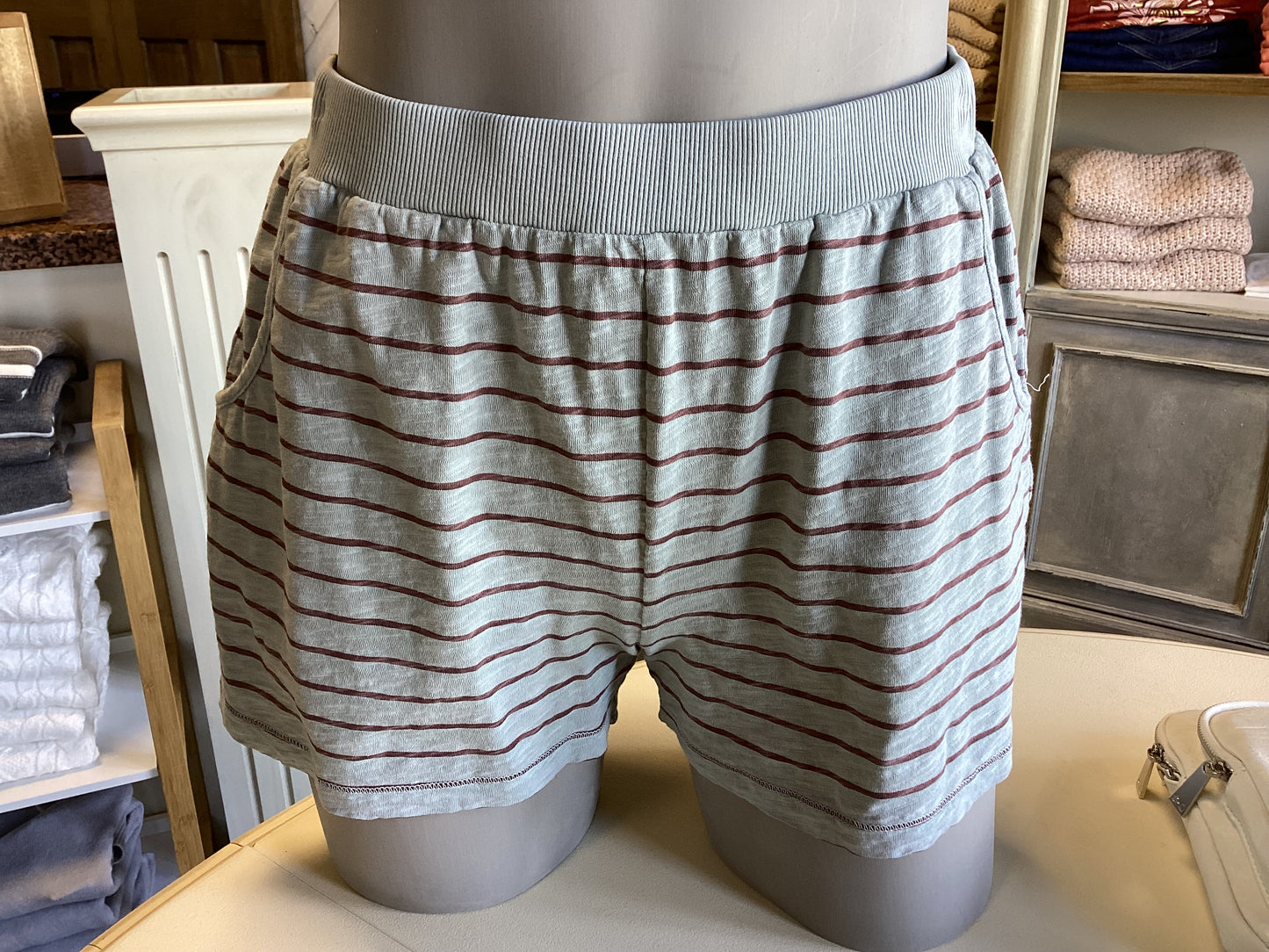 MODODOC NATURAL GREY STRIPPED SHORT