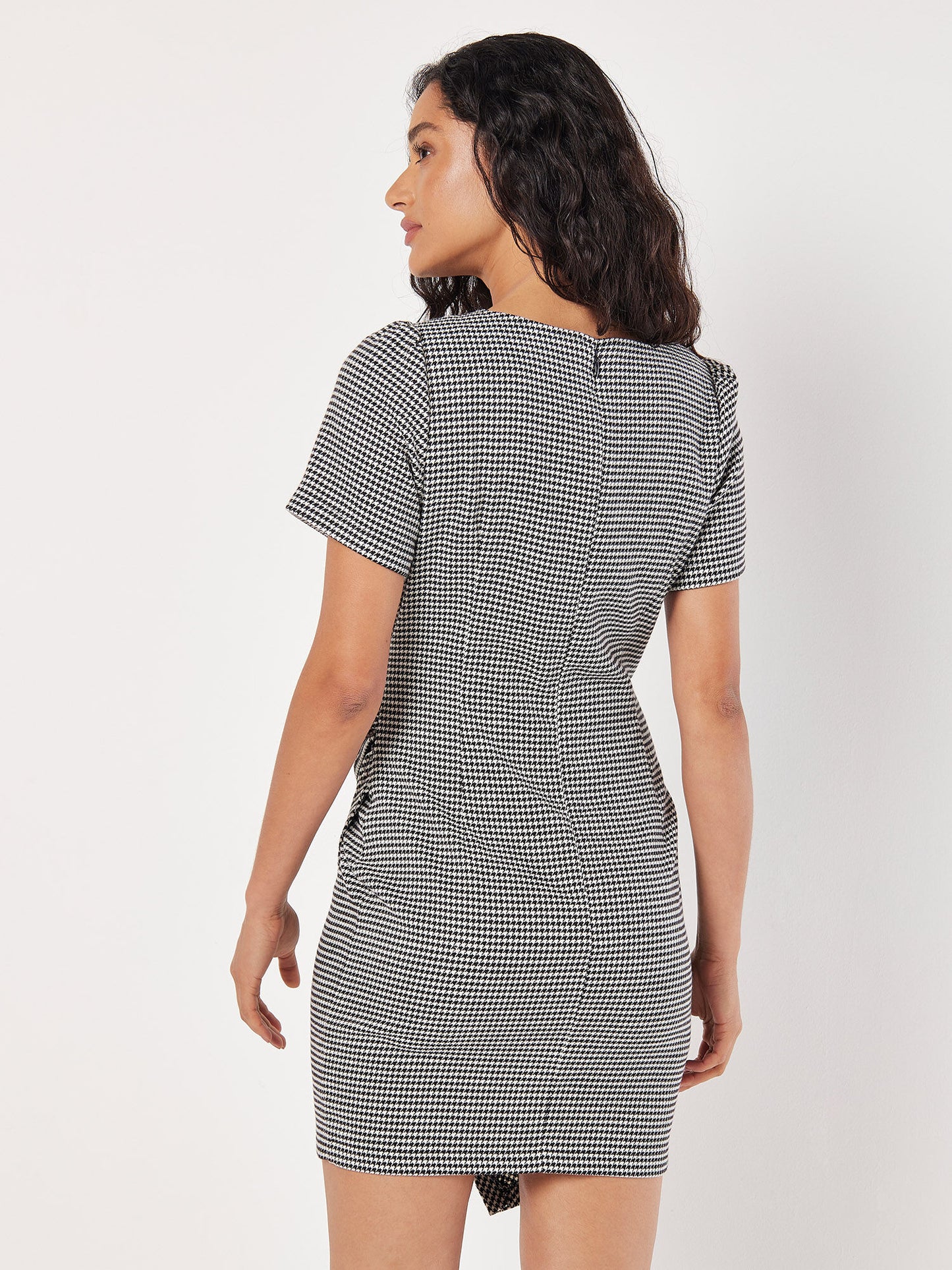 APRICOT DOGTOOTH WRAP DRESS IN BLACK AND WHITE