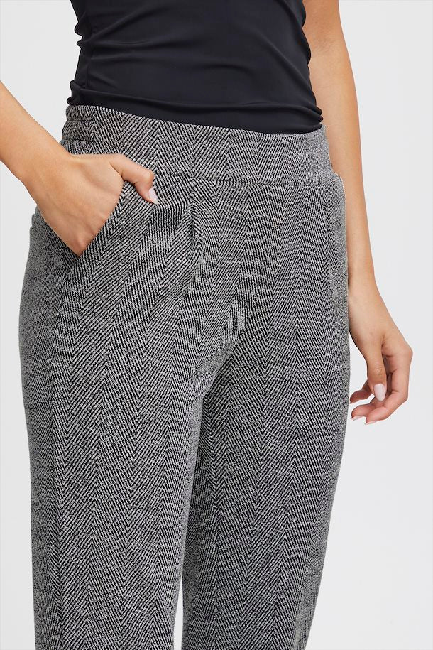 ICHI KATE STRUCTURE PANT IN BLACK