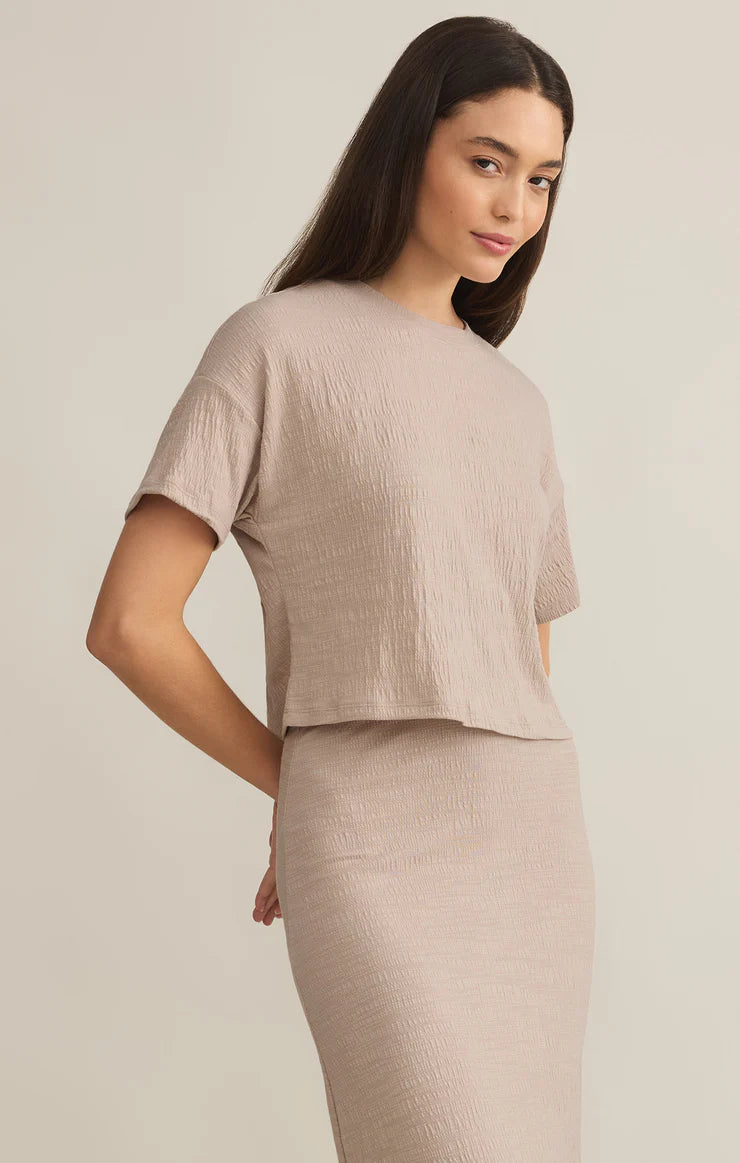 Z SUPPLY SWAY TEXTURED CROPPED TEE IN PARCHMENT
