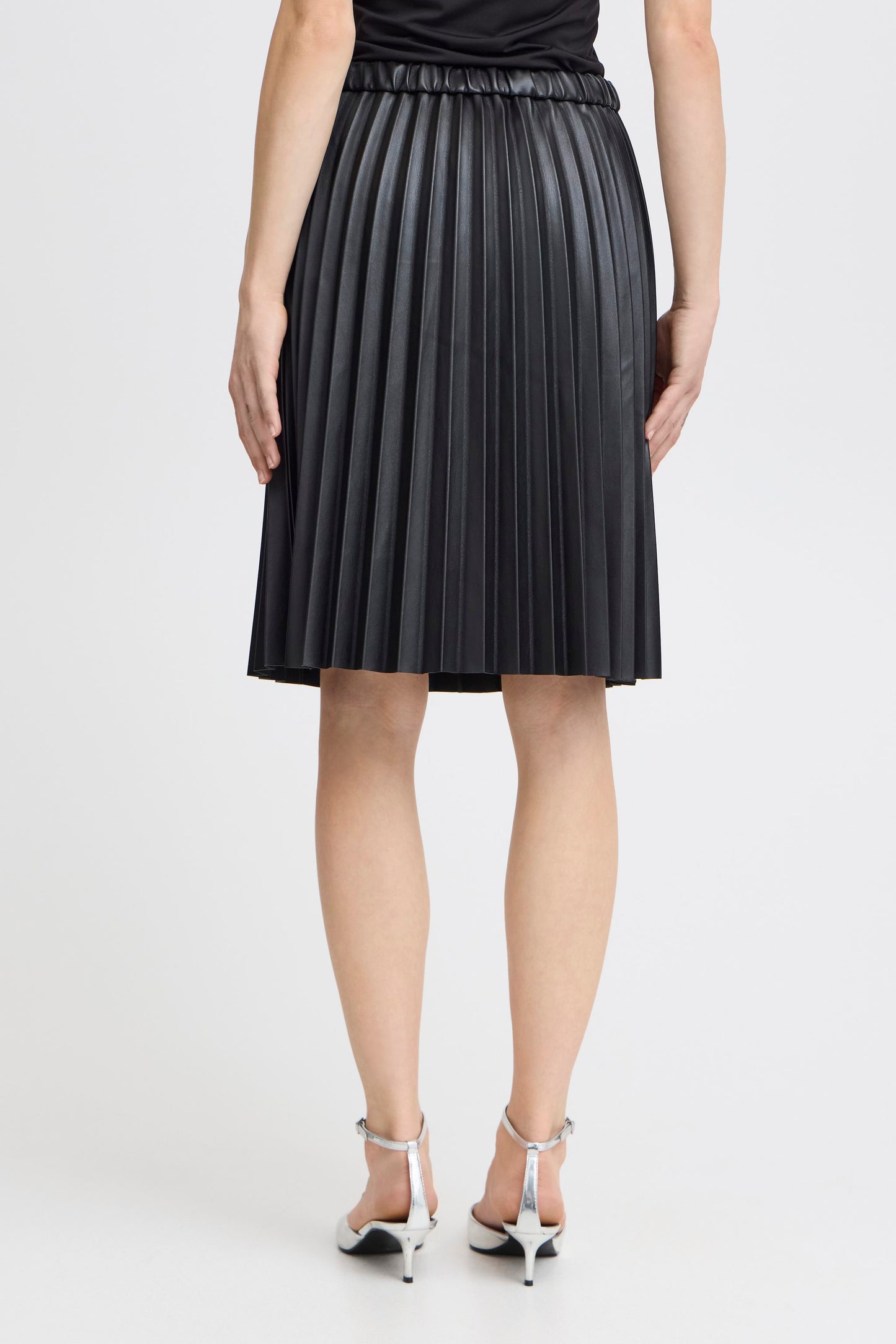 B.YOUNG BLACK DASAMA SKIRT