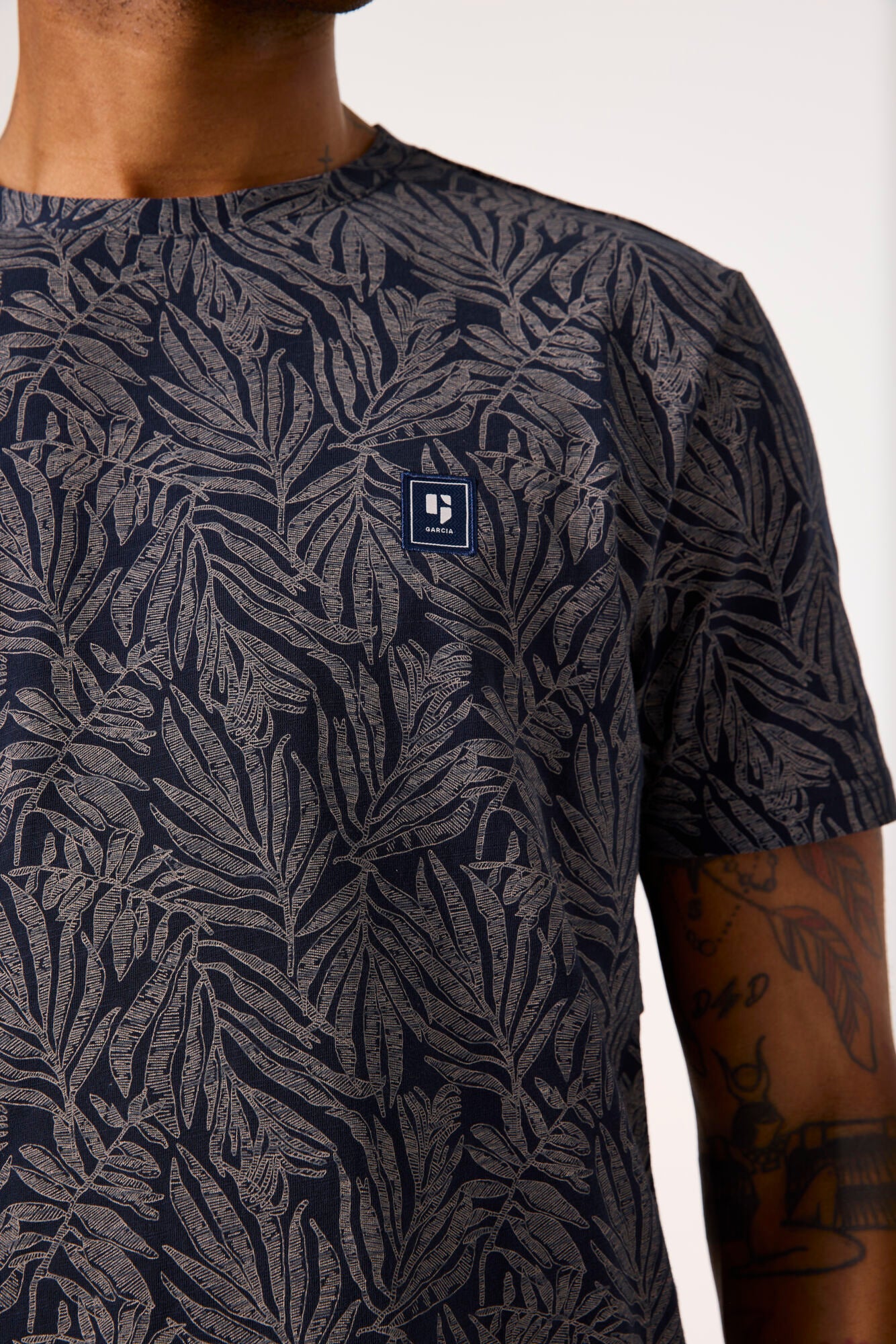 GARCIA MEN'S PRINTED SHORT SLEEVE T-SHIRT IN DEEP INK