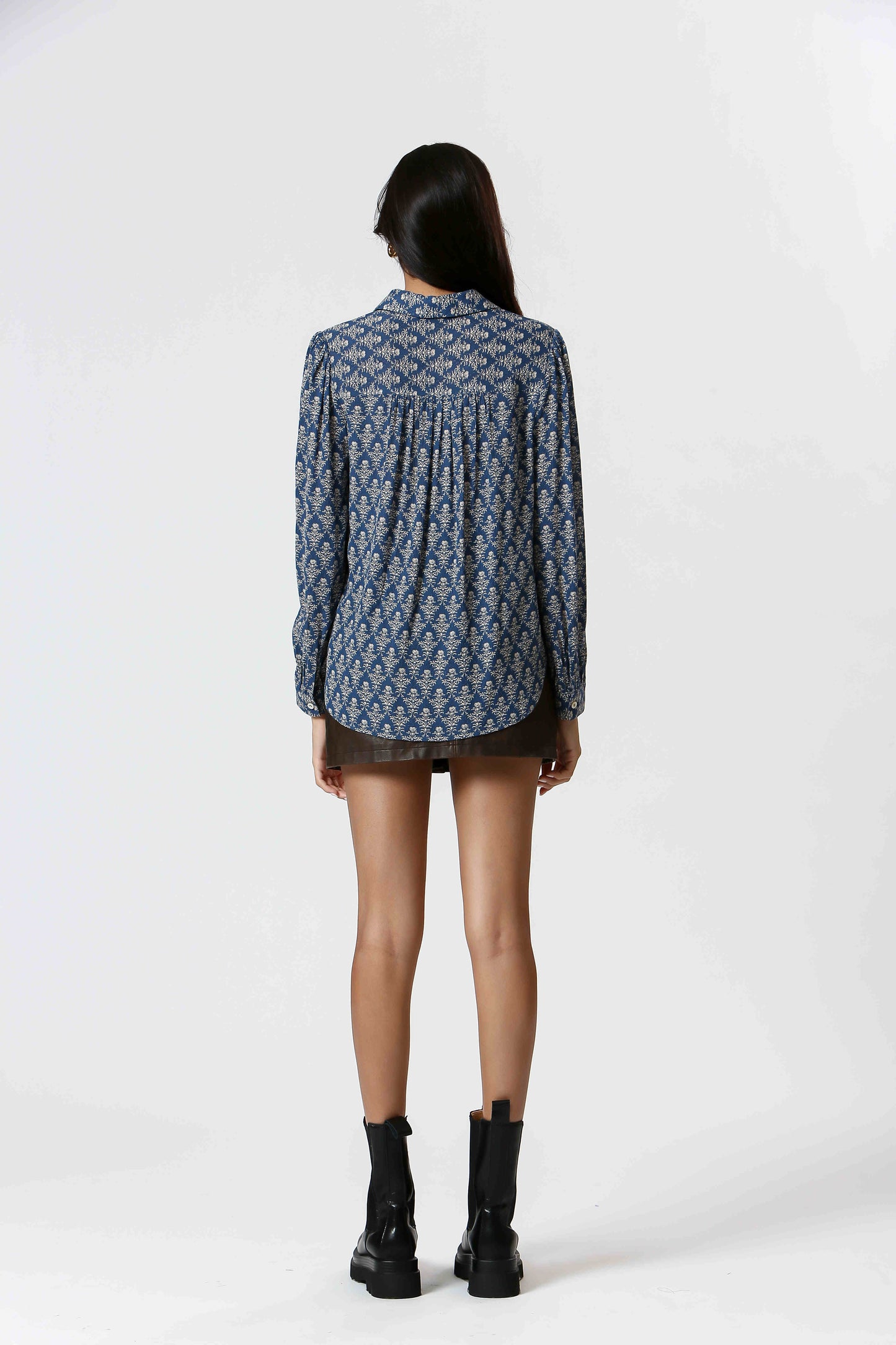 THE KORNER BLUE PATTERN BLOUSE