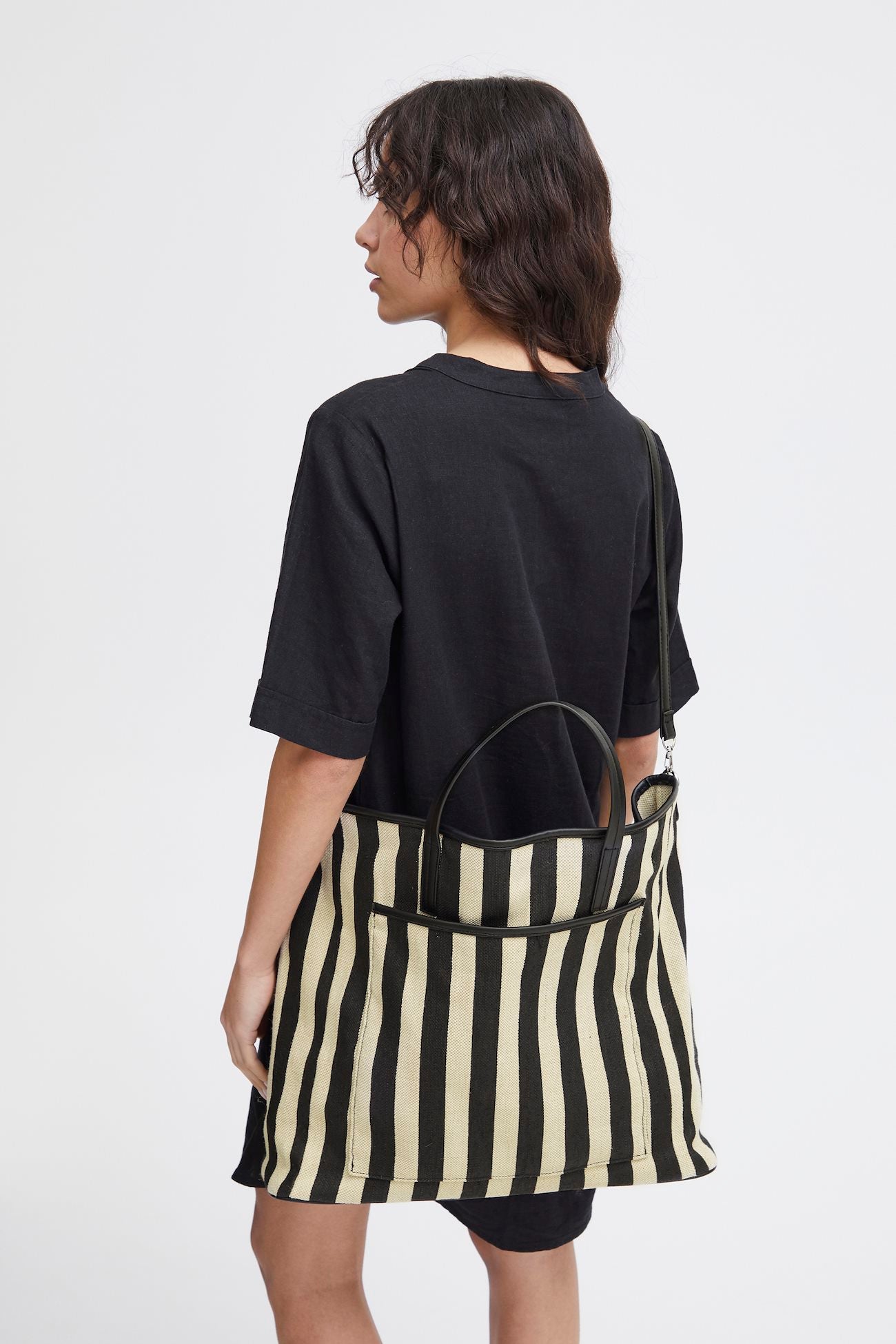ICHI NURRA DOESKSIN/BLACK STRIPED BAG