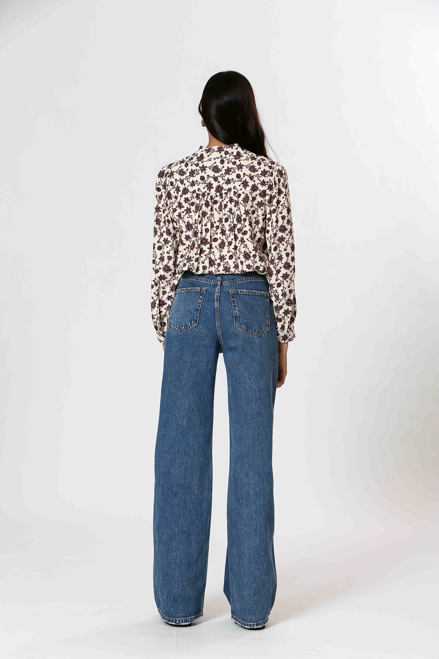 THE KORNER BLOUSE WITH PURPLE FLORAL PRINT IN CREAM