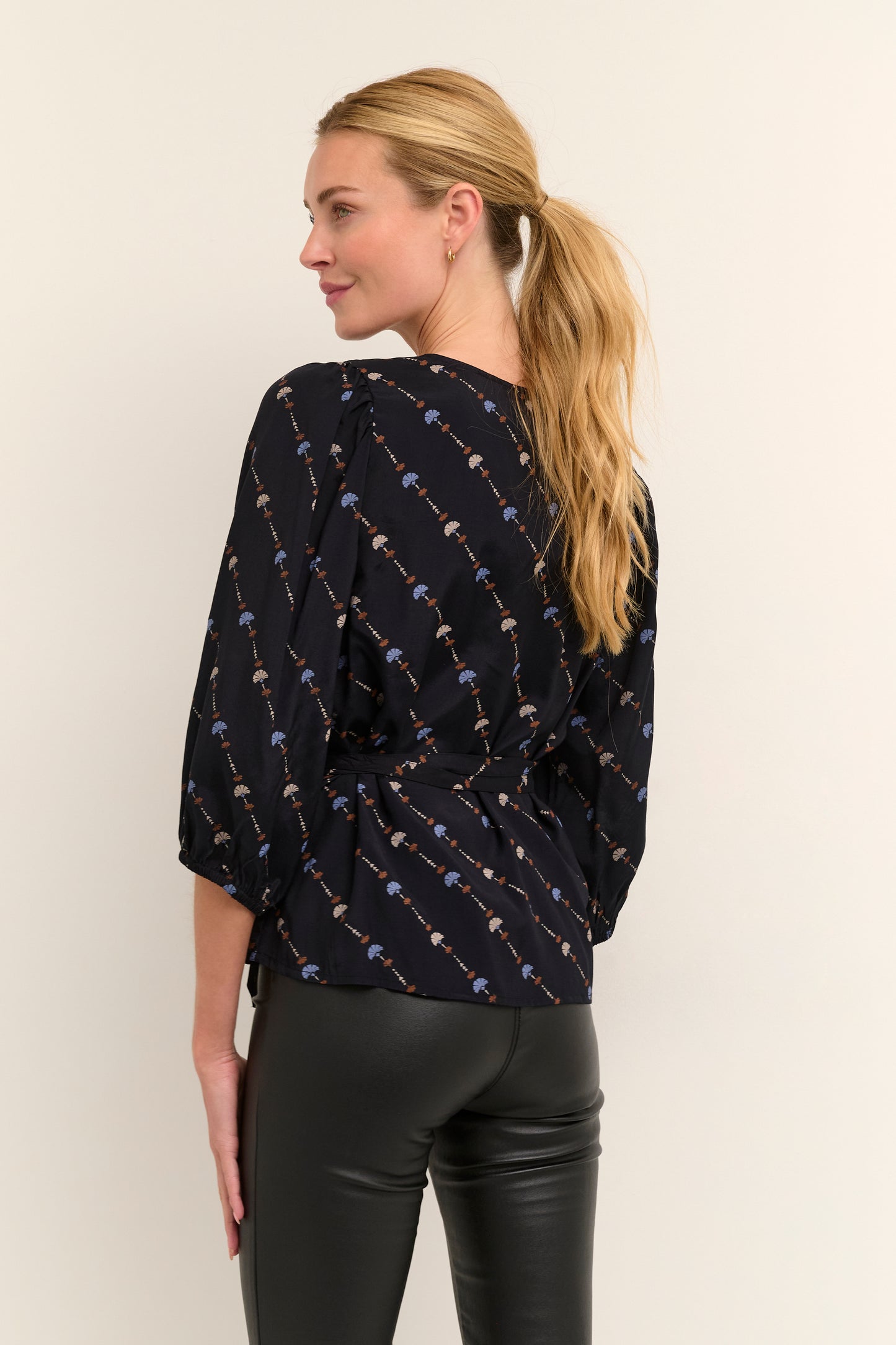 KAFFE ILRO WRAP BLOUSE