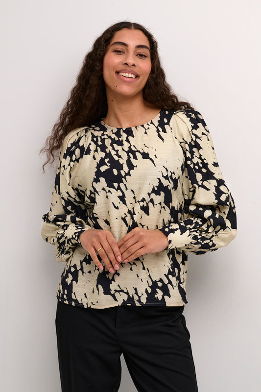 KAFFE BLACK /SAND GRAPHIC CLOUD LOUISE BLOUSE