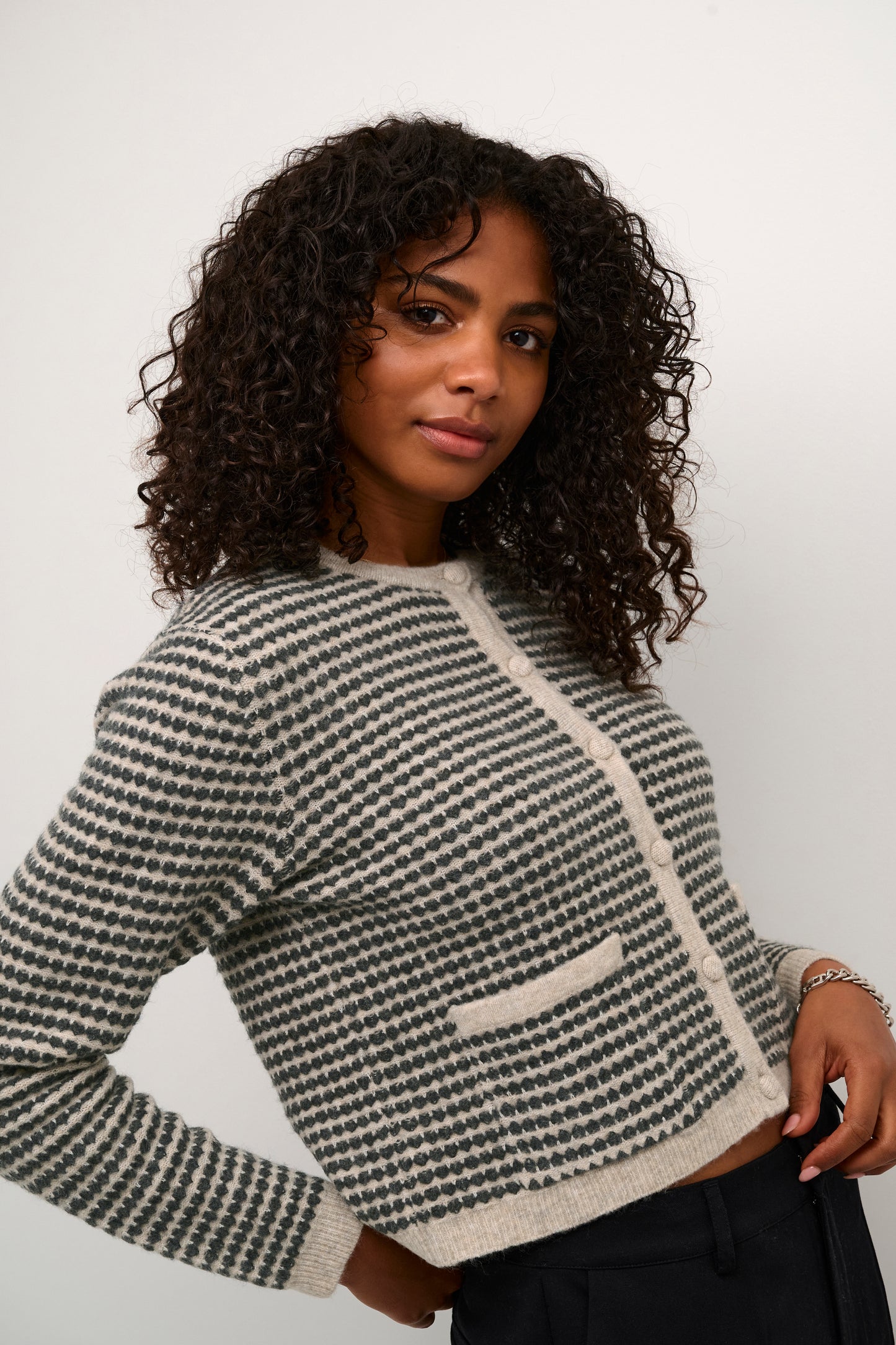 KAFFE ELLERY KNIT CARDIGAN IN FEATHER GRAY AND BLACK