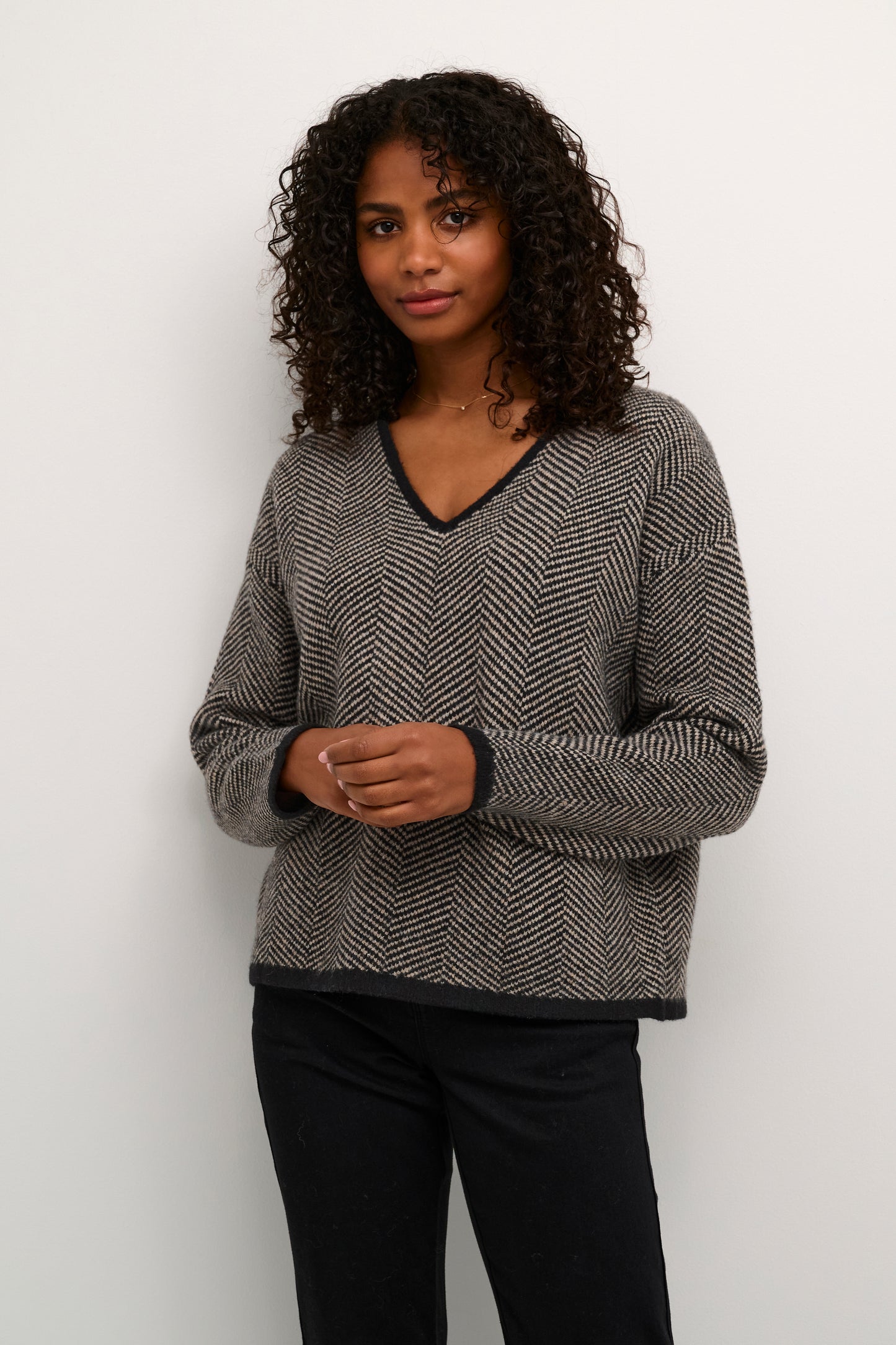 KAFFE VERANA BLACK DEEP V-NECK PULLOVER