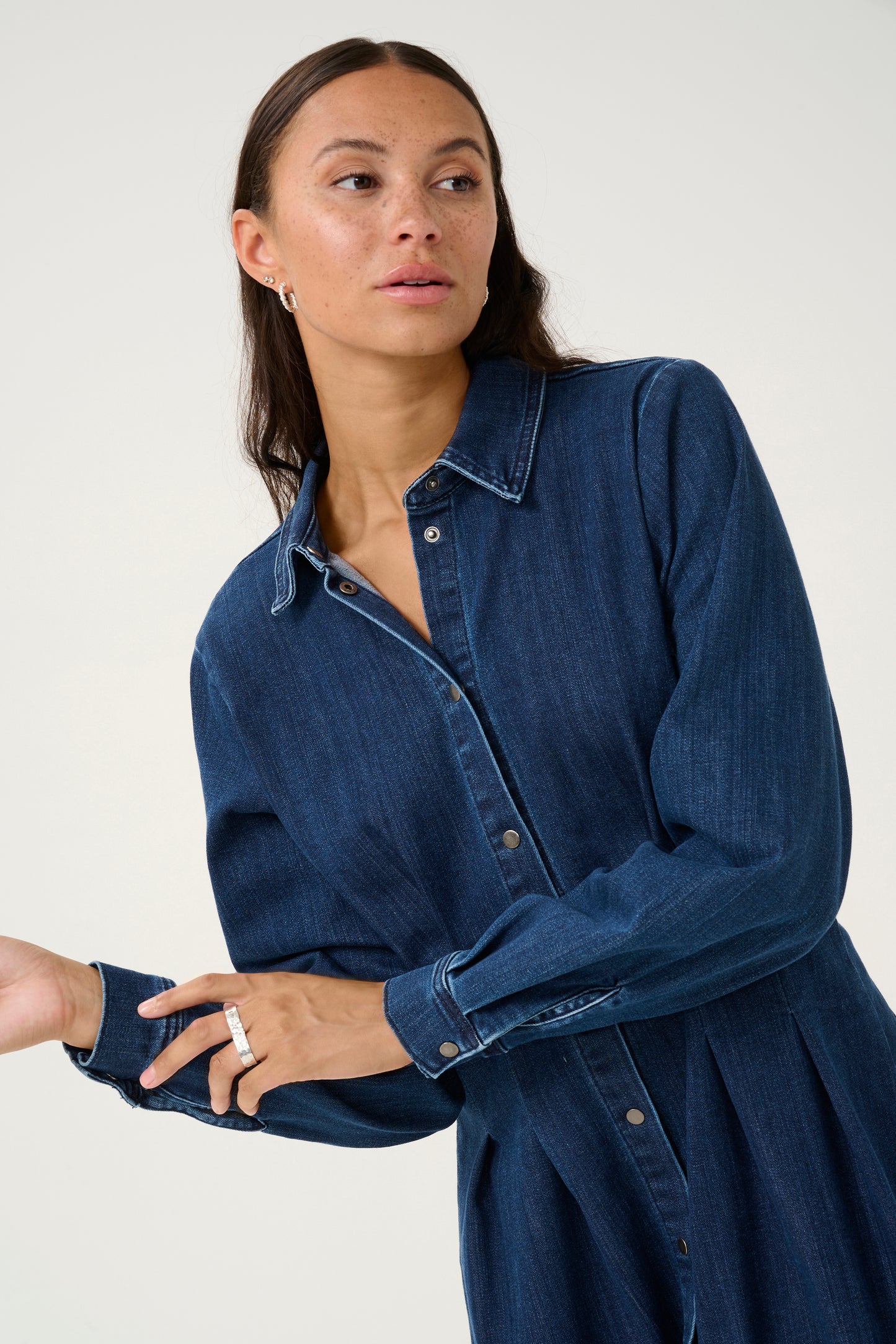 KAFFE LEA DRESS IN DARK BLUE DENIM