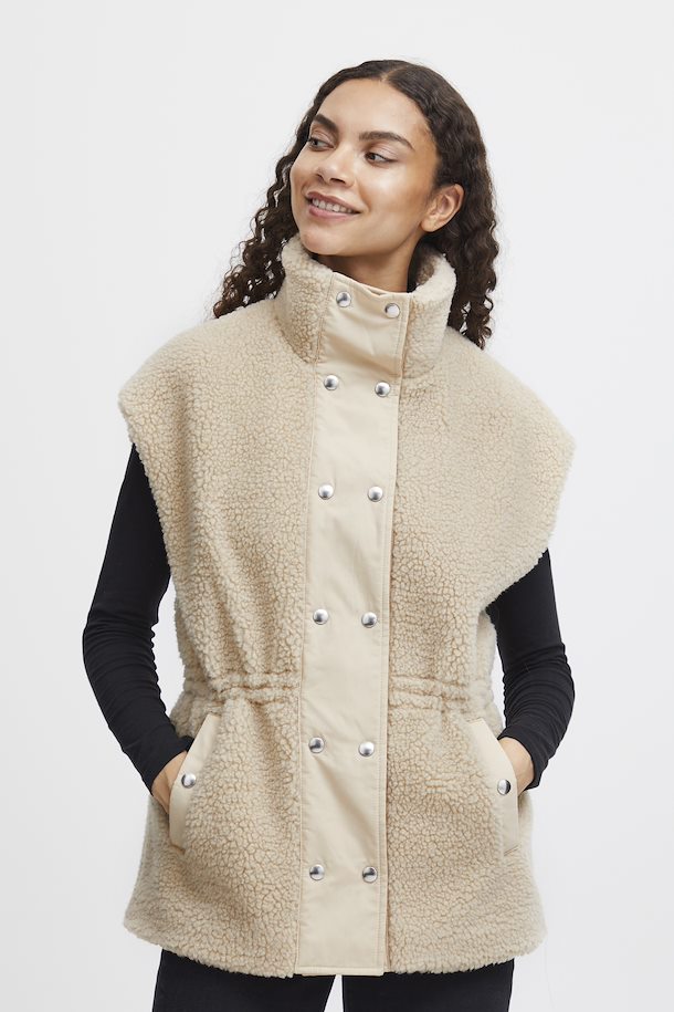 B.YOUNG COTTY SHERPA VEST IN CEMENT