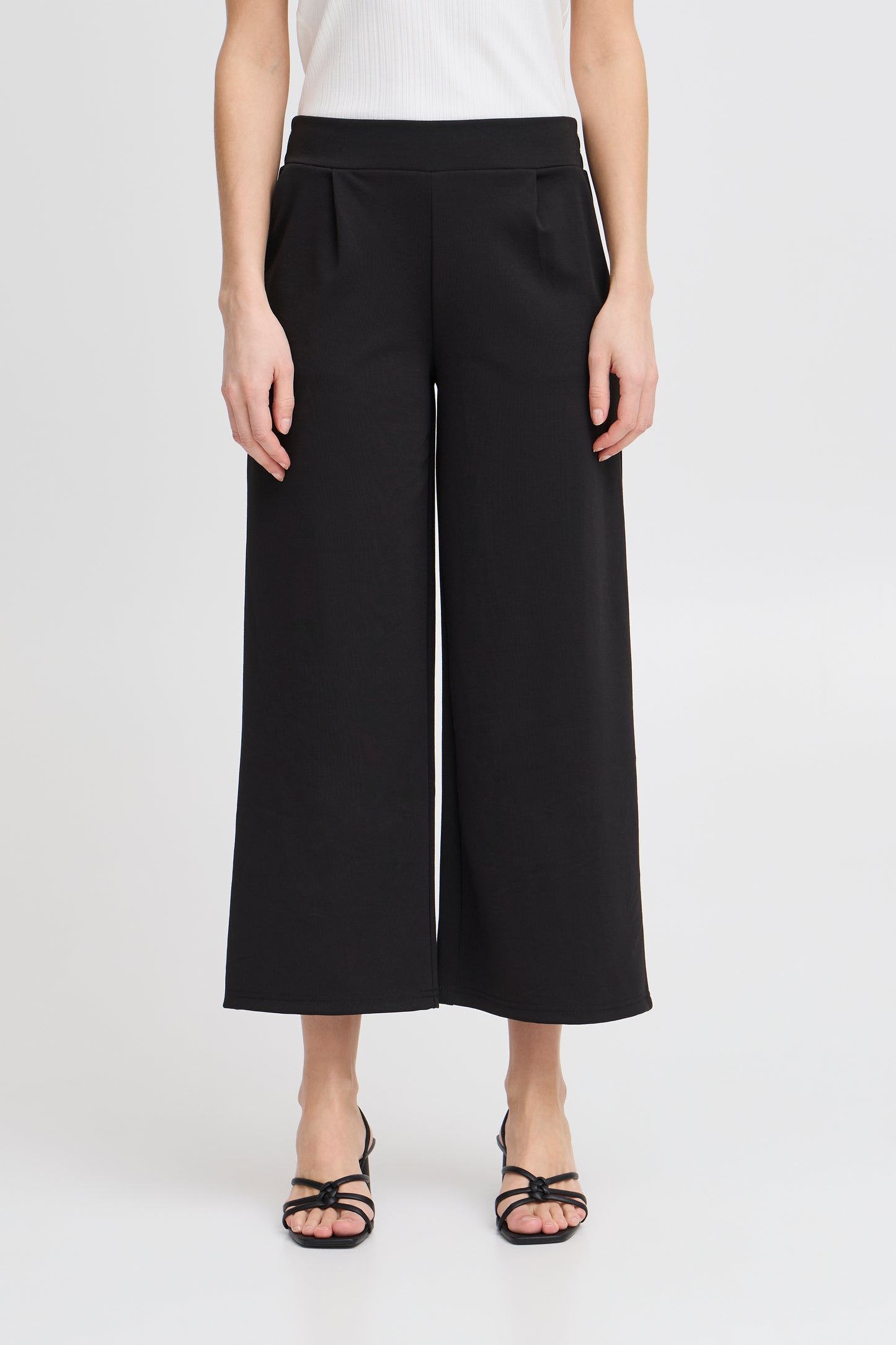 ICHI KATE WIDE LEG CROPPED TROUSERS IN BLACK