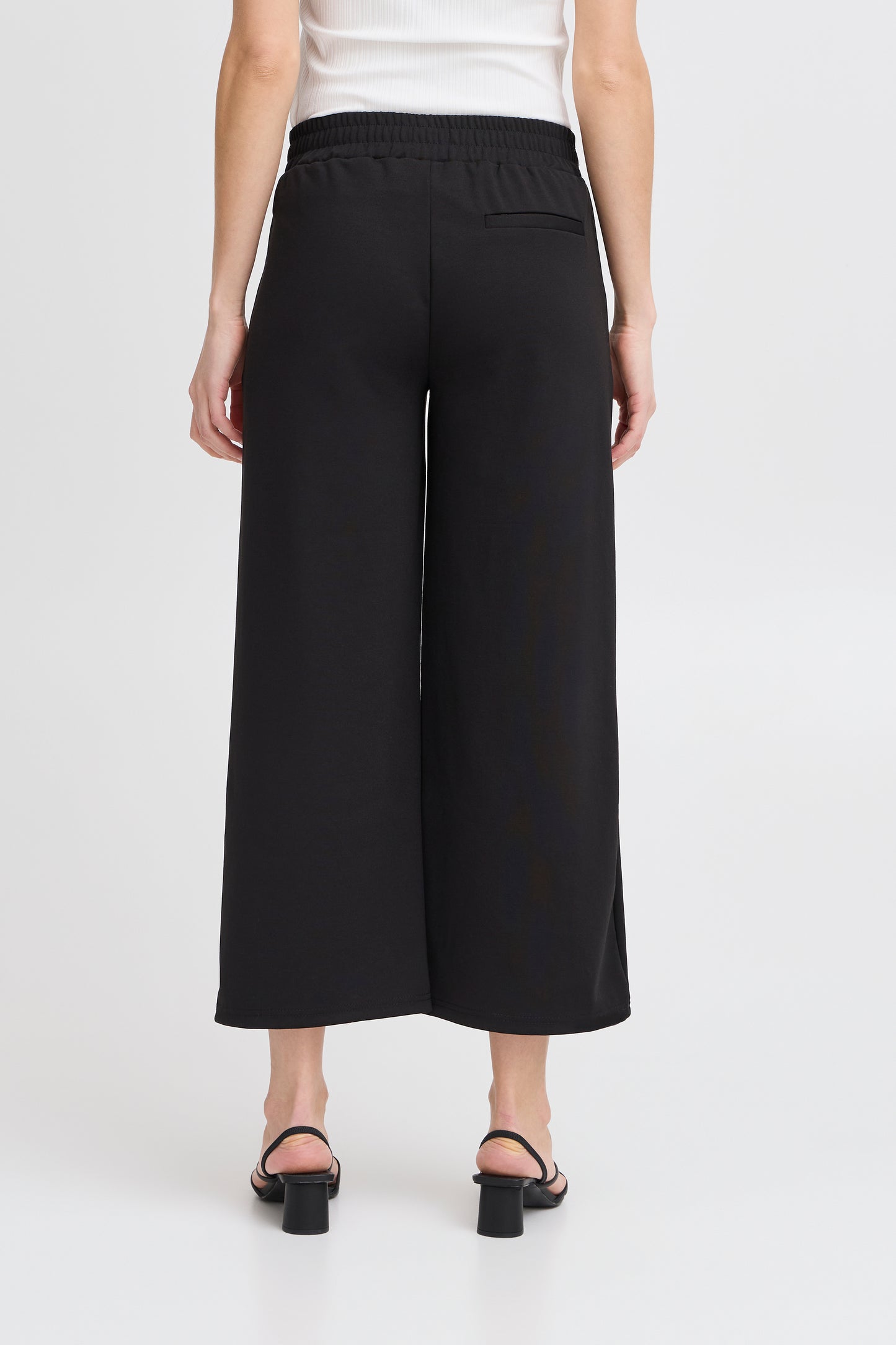 ICHI KATE WIDE LEG CROPPED TROUSERS IN BLACK