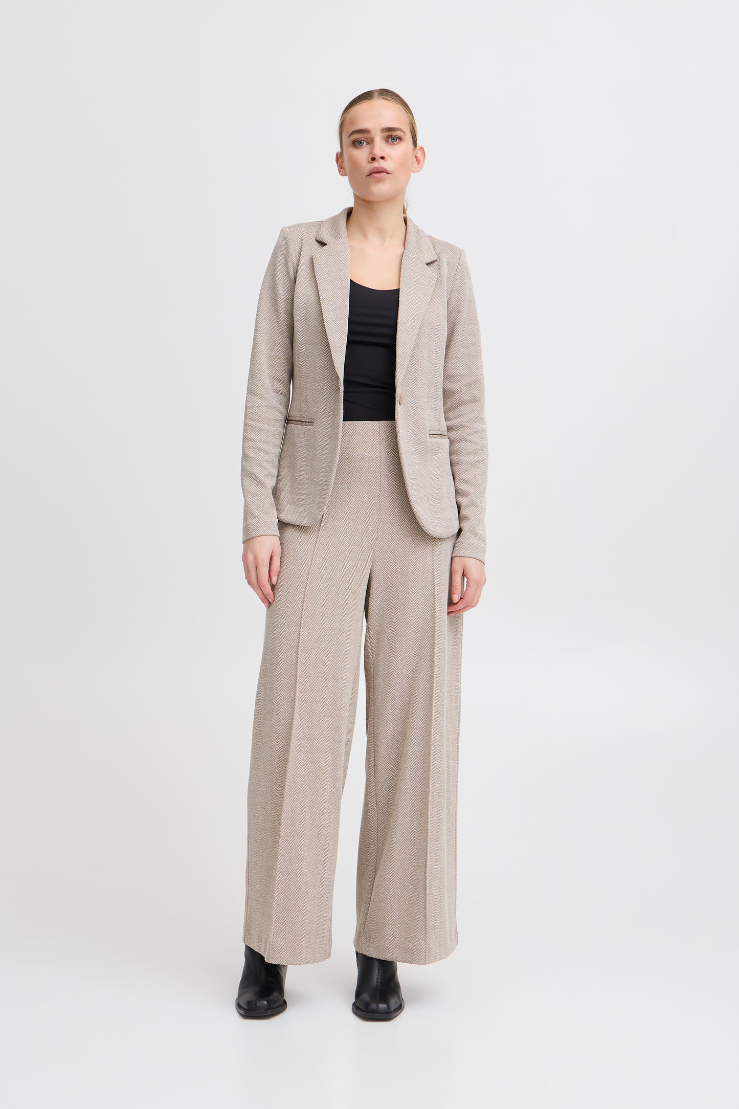 ICHI KATE JACQUARED BLAZER IN FUNGI AND ALMOND MILK