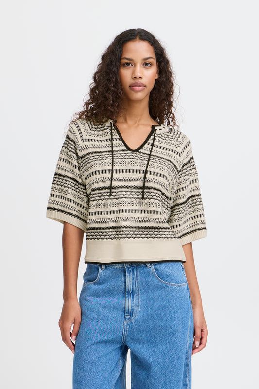 ICHI CHANNY KNITTED SHORT SLEEVE PULLOVER IN BIRCH WITH BLACK