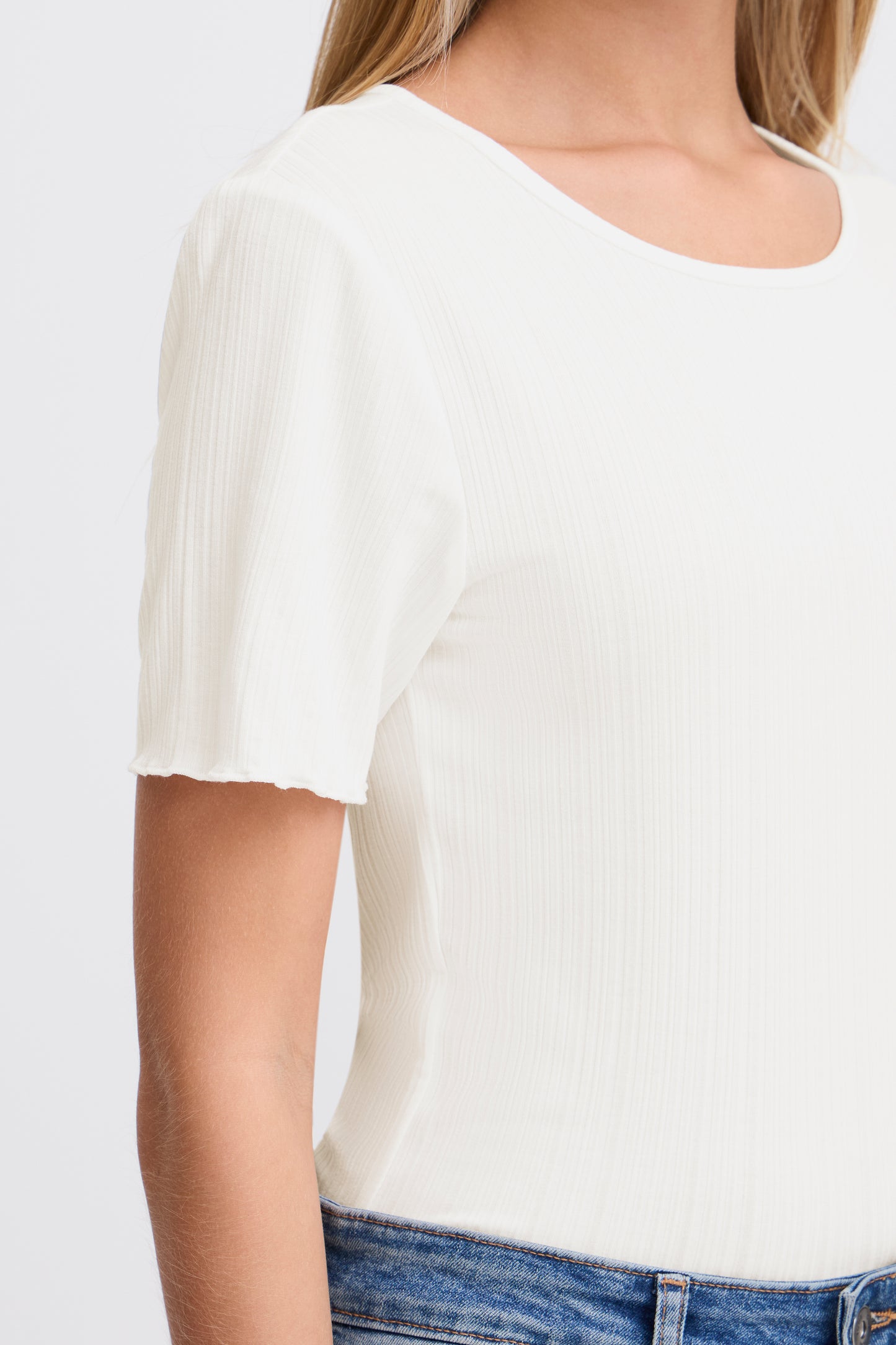 ICHI CELLA SHORT SLEEVE T-SHIRT IN CLOUD DANCER