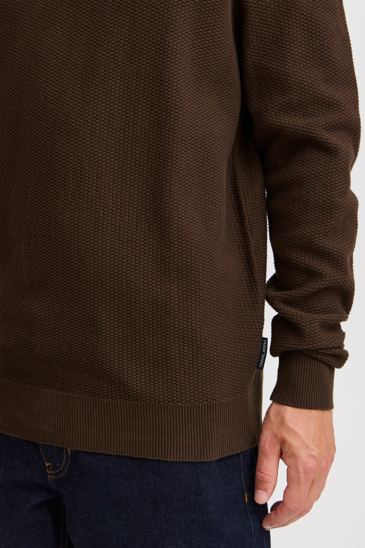CASUAL FRIDAY MEN'S KARL STRUCTURED HALF ZIP KNIT SWEATER IN DEMITASSE